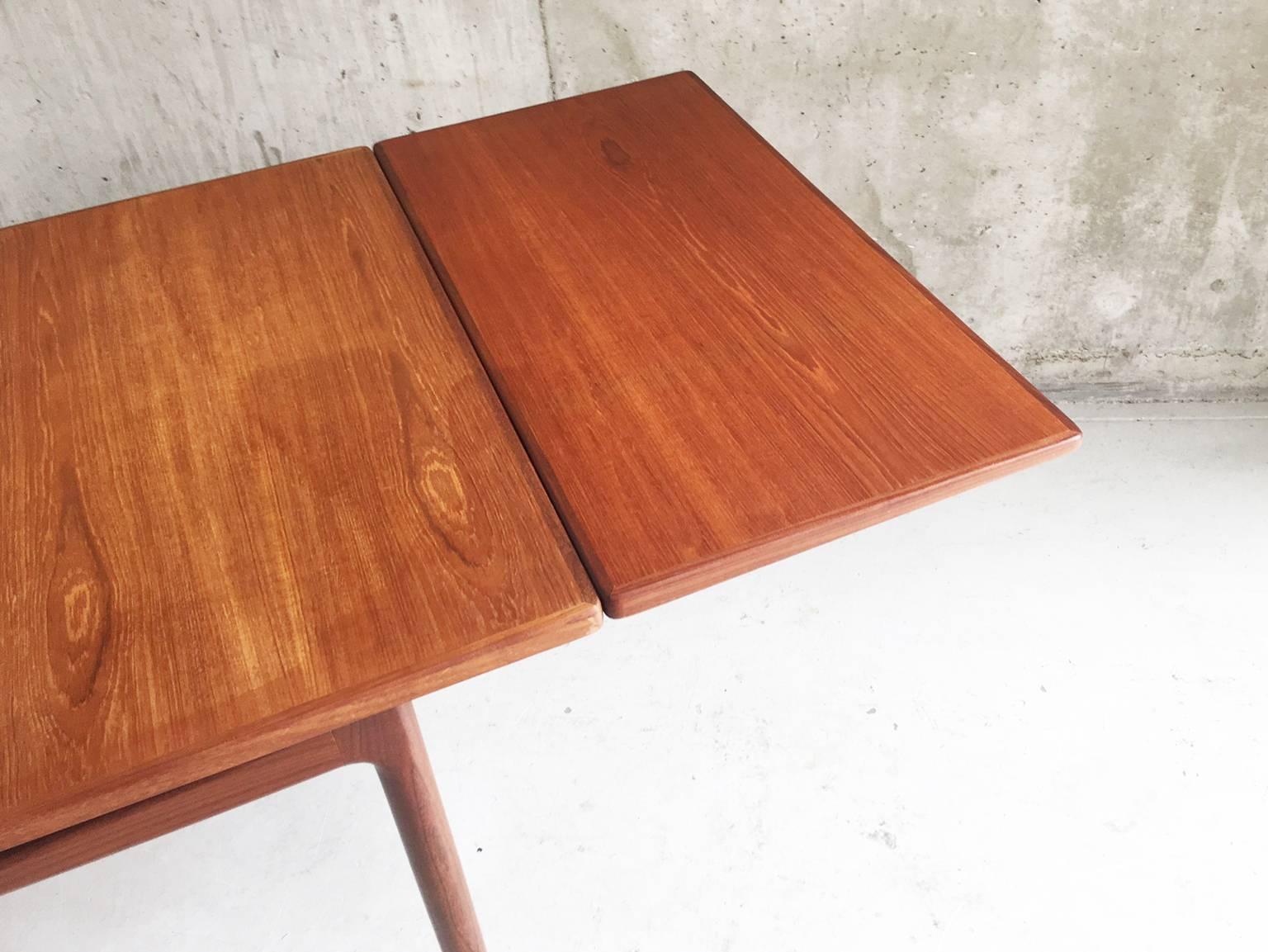 Ib Kofod-Larsen for G-Plan’s Danish Range 1960s Teak Extendable Dining Table In Excellent Condition For Sale In London, GB