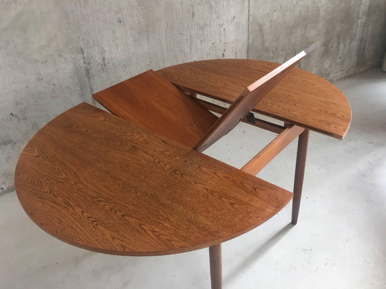 Late 20th Century 1970s G Plan Mid-Century Extendable Teak Dining Table For Sale