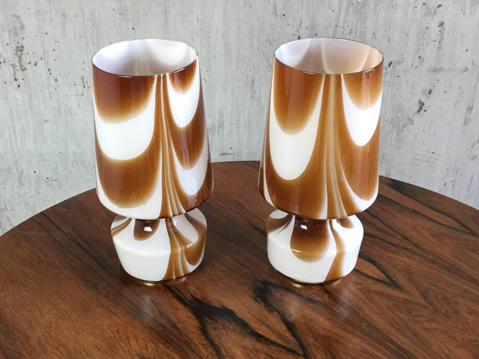 Mid-Century Modern Pair of 1960s Belgian Table Lamps with Brass Base Glass Shades with Swirl Stripe For Sale
