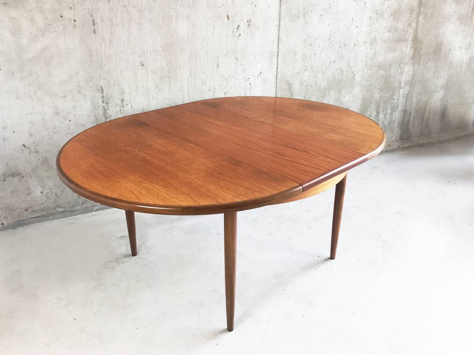 A solid teak original extendable G Plan table with lovely wood grain. The table is very well made and substantial with a fold down central section. Original G Plan sticker on underside of flap.

Measure: Table width extended 168cm, width
