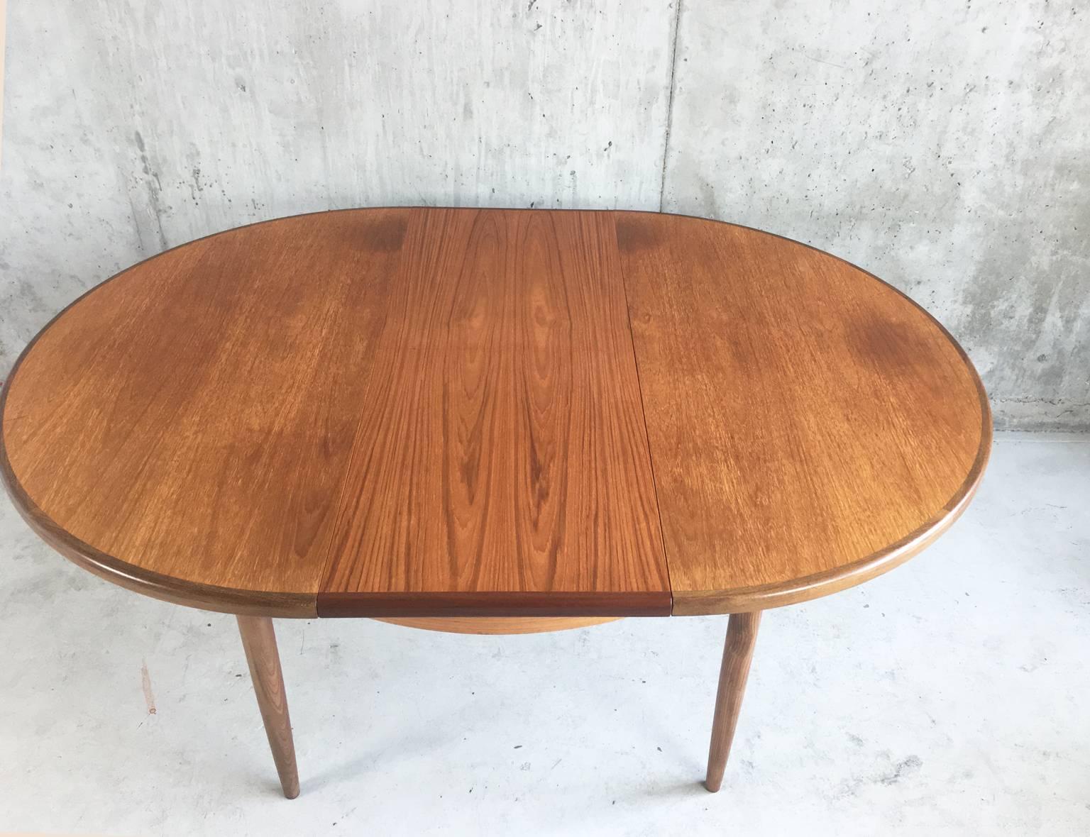 Great Britain (UK) 1970s G Plan Mid-Century Extendable Teak Dining Table For Sale
