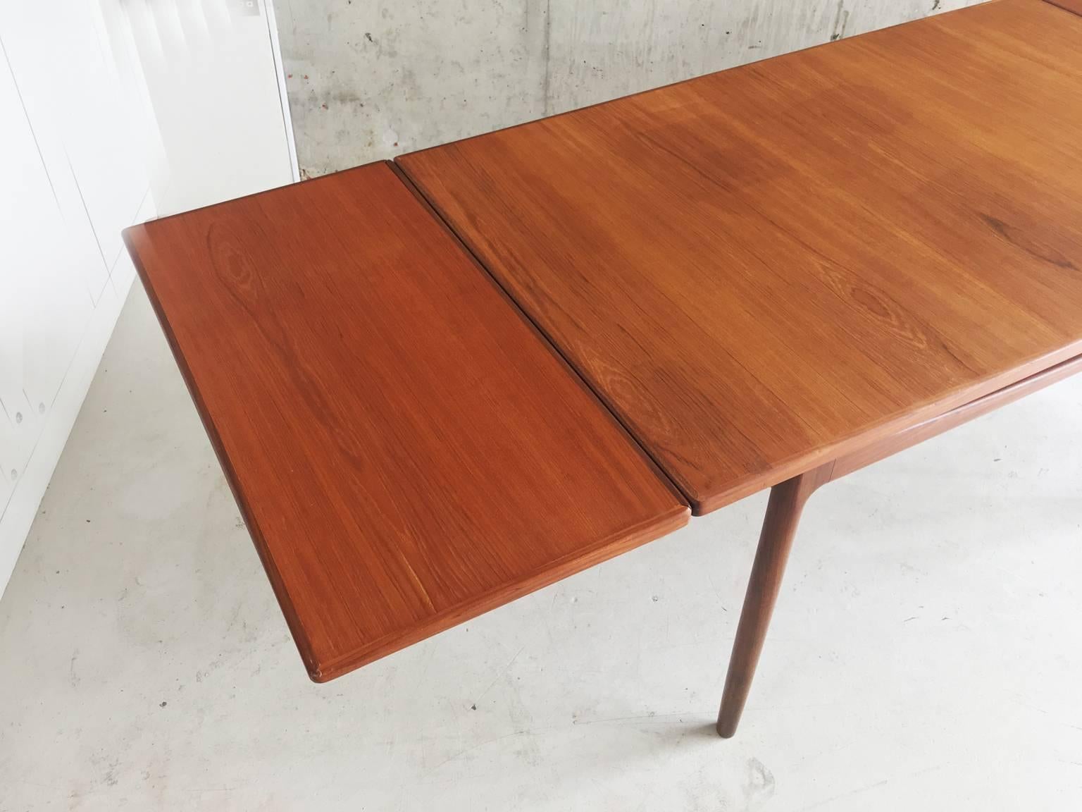 Ib Kofod-Larsen for G-Plan’s Danish Range 1960s Teak Extendable Dining Table For Sale 2
