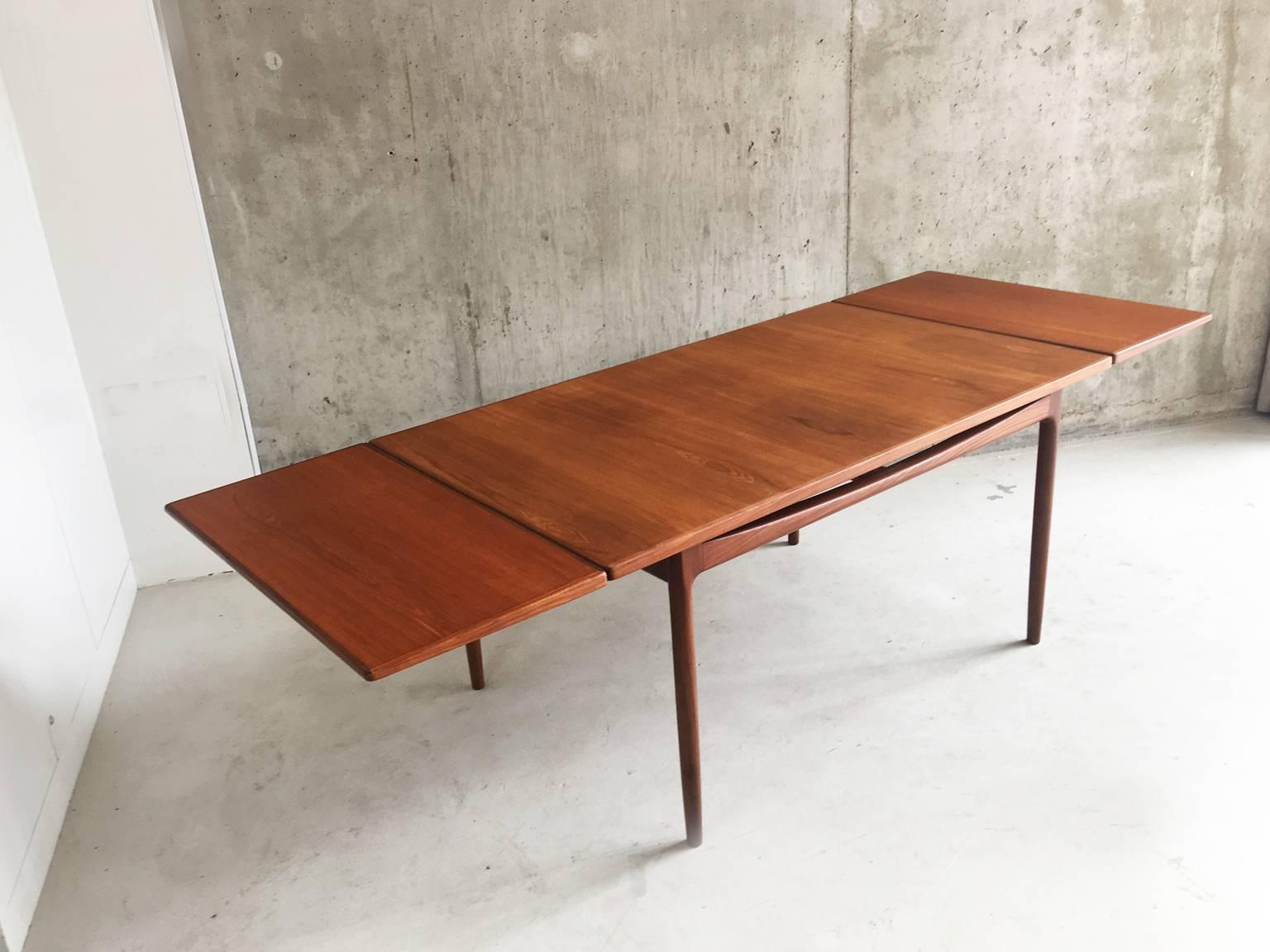 Ib Kofod-Larsen for G-Plan’s Danish Range 1960s Teak Extendable Dining Table For Sale 3
