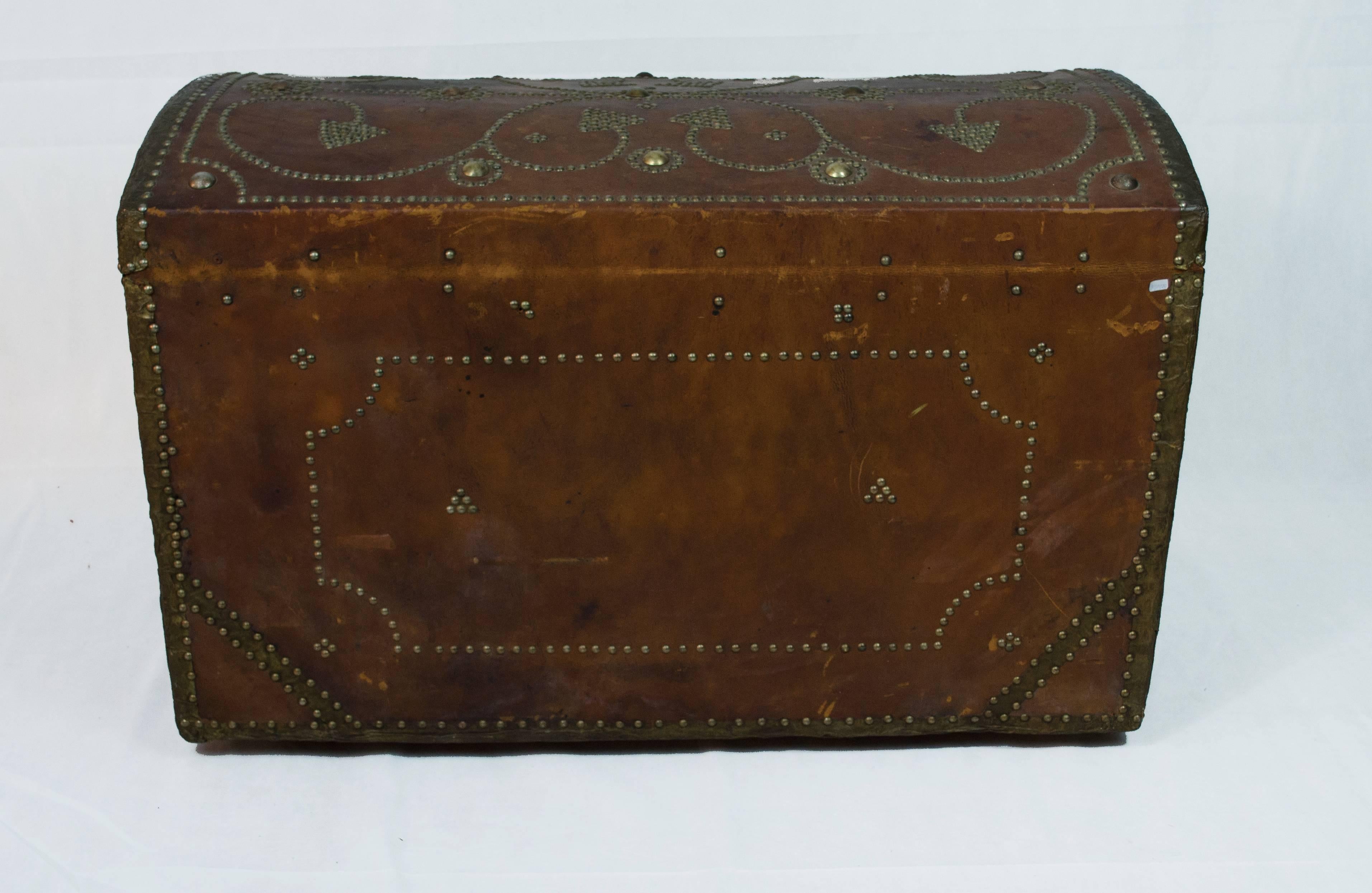 Early 20th Century Italian leather and brass studs Trunk  1