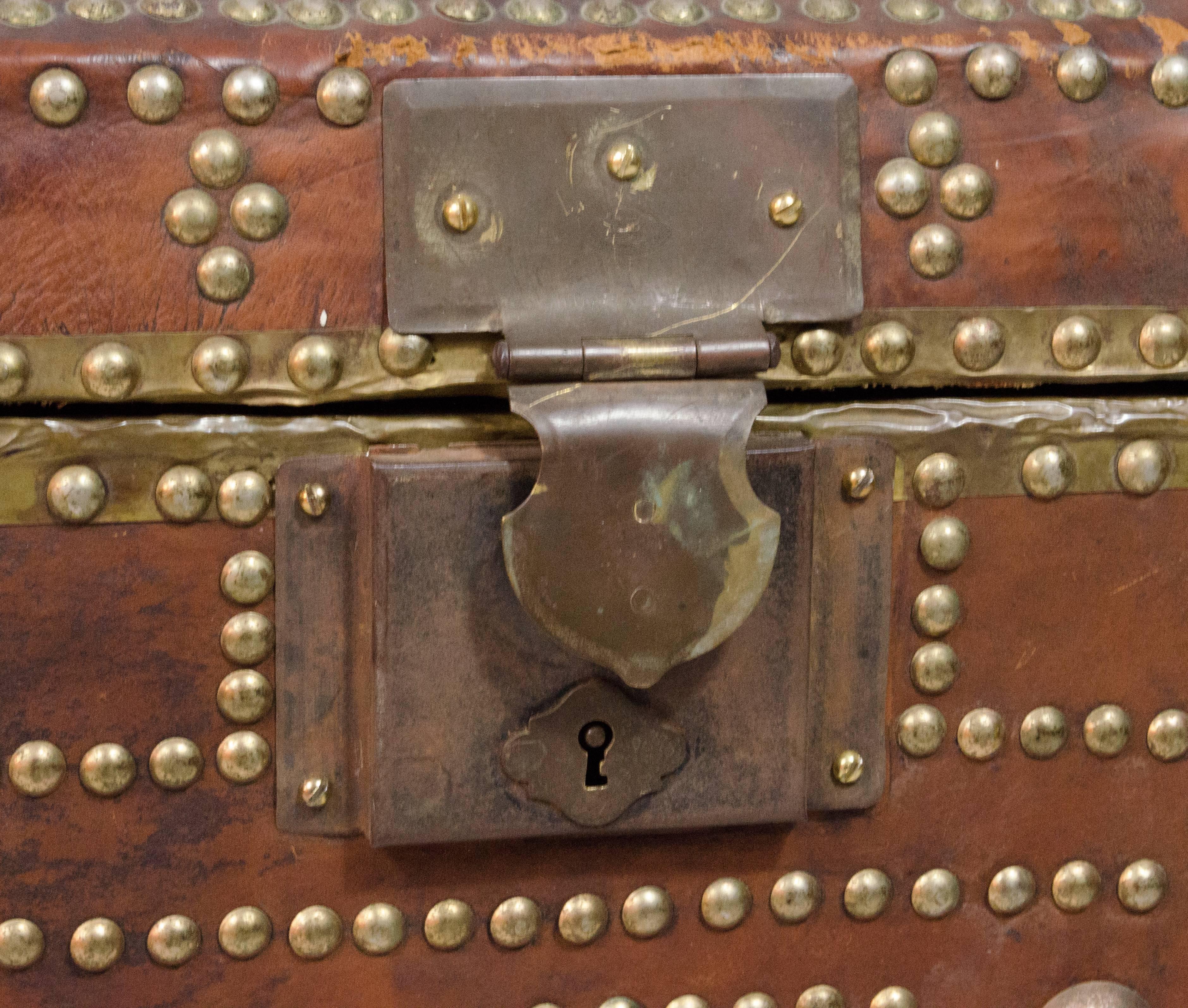 Early 20th Century Italian leather and brass studs Trunk  4