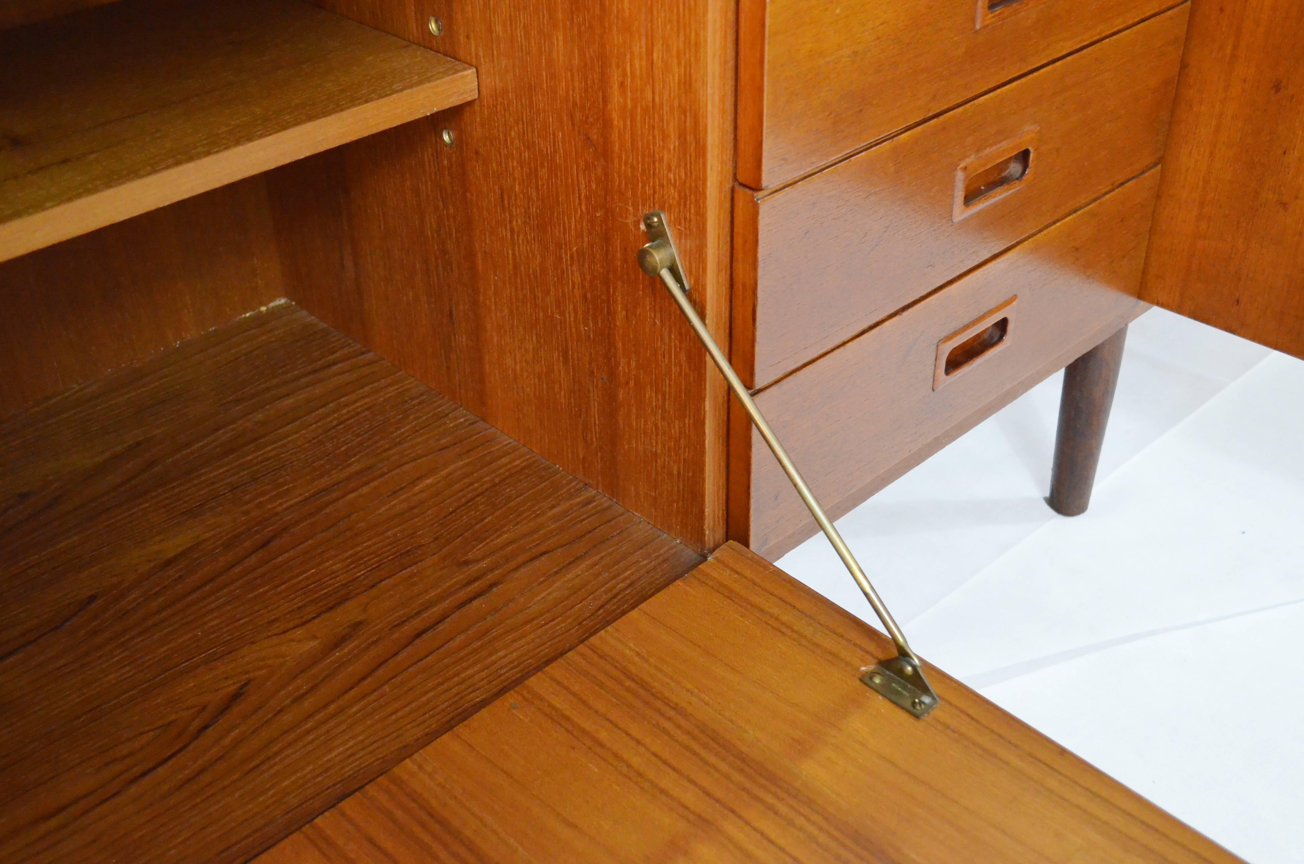 20th Century Scandinavian Style Teak Wood Sideboard  1