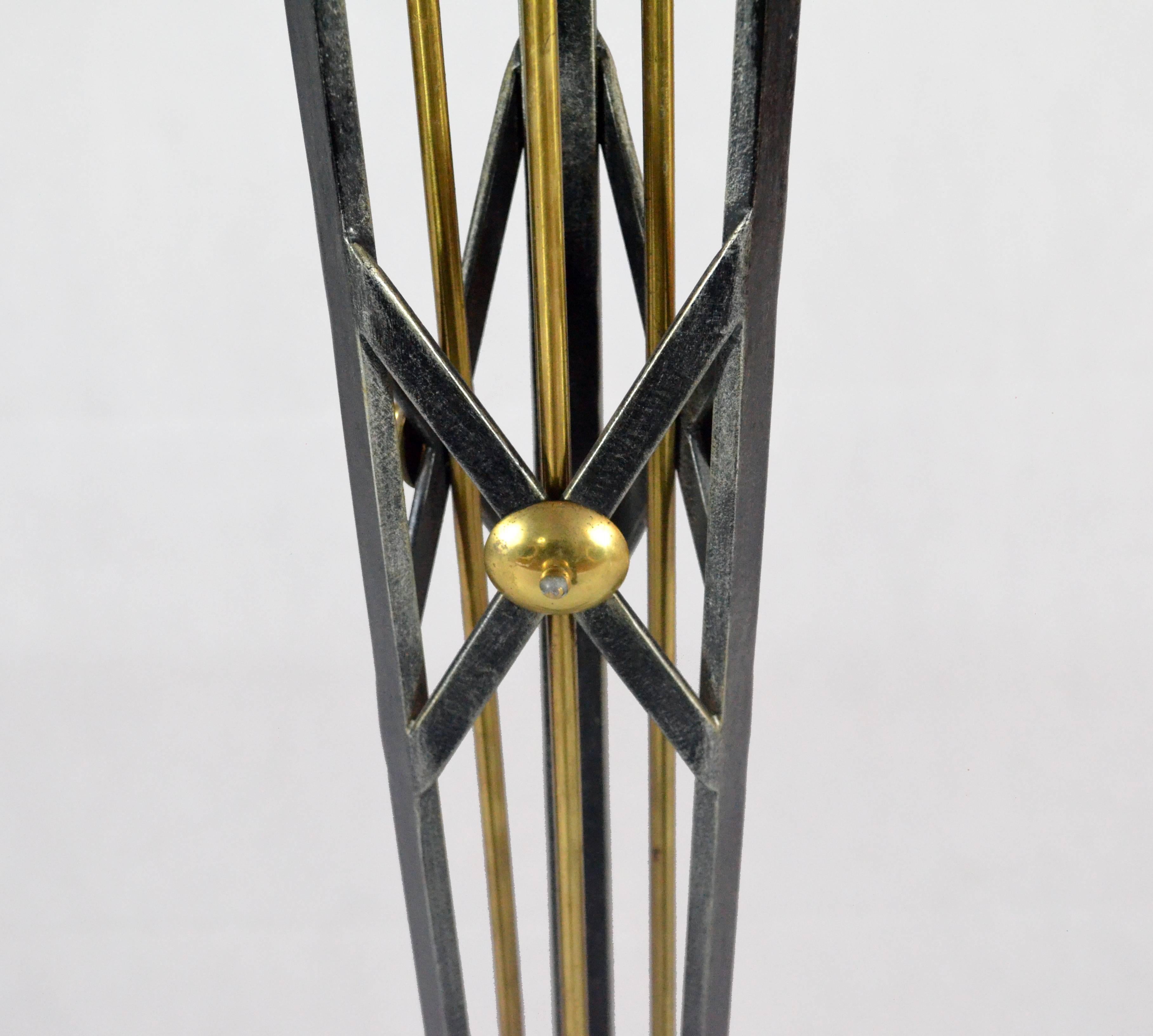 Art Deco wrought iron floor lamp, with brass arrows shaped details, early 20th century, France. Three lights under a new black and gold new lampshade.
The wiring (Italy use) has been reconditioned using its original switches.
Measures: It is