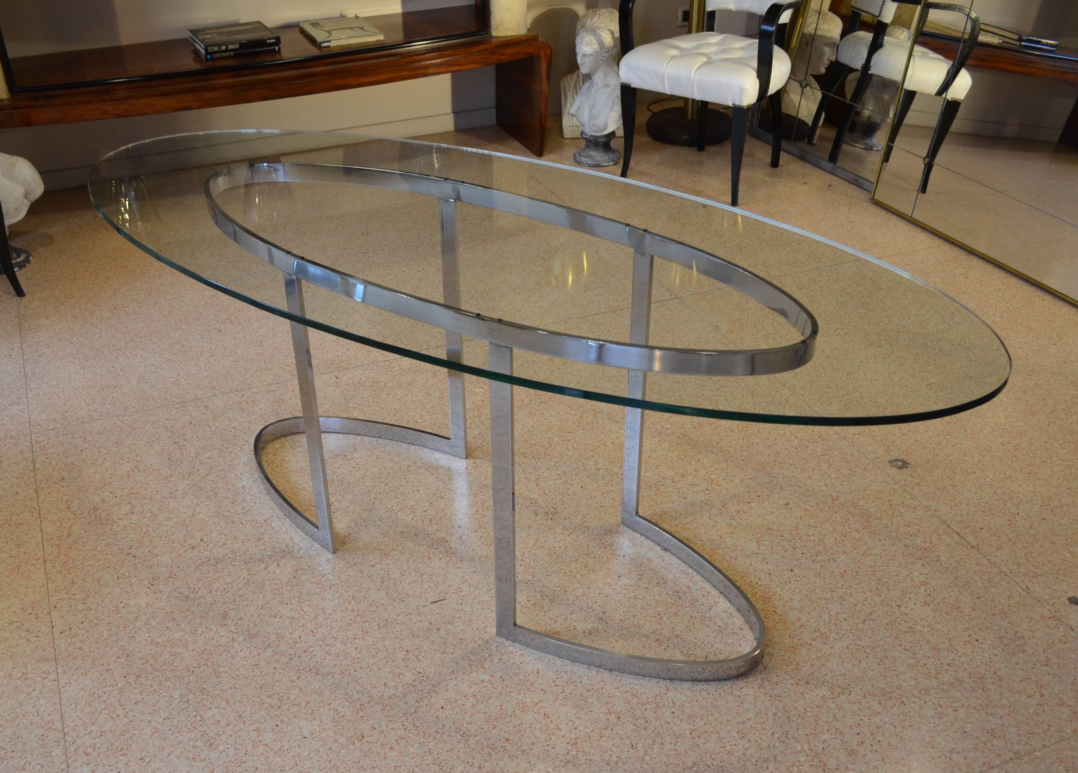Saporiti table with crystal original top and chrome-plated steel legs structure.
The oval shape and this legs structure is very elegant and useful to welcome more guests at table. It is in perfect conditions. No restoration needed.

To have a (fast