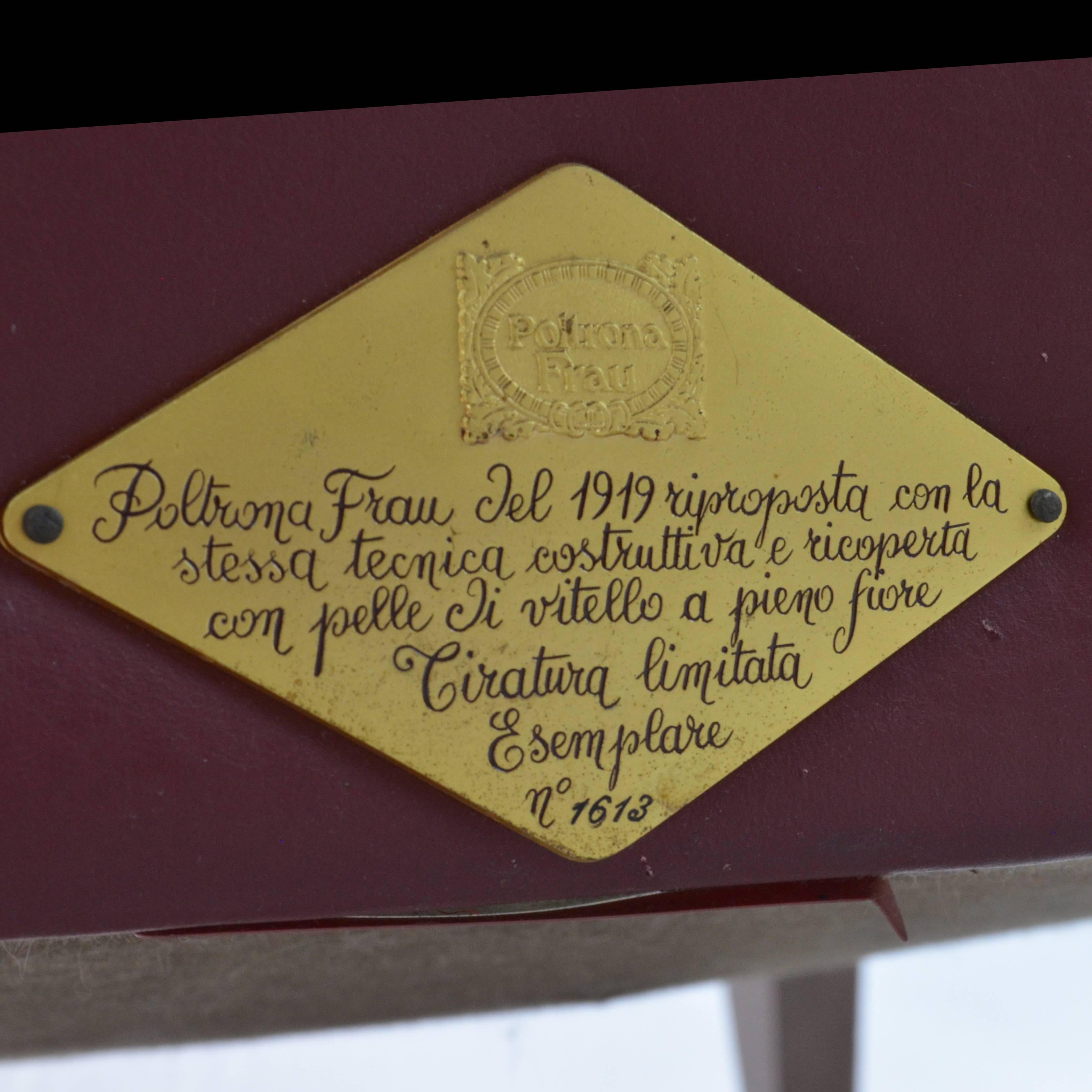 Poltrona Frau originale Model No. 1919 con posacenere e relativo pouf 1