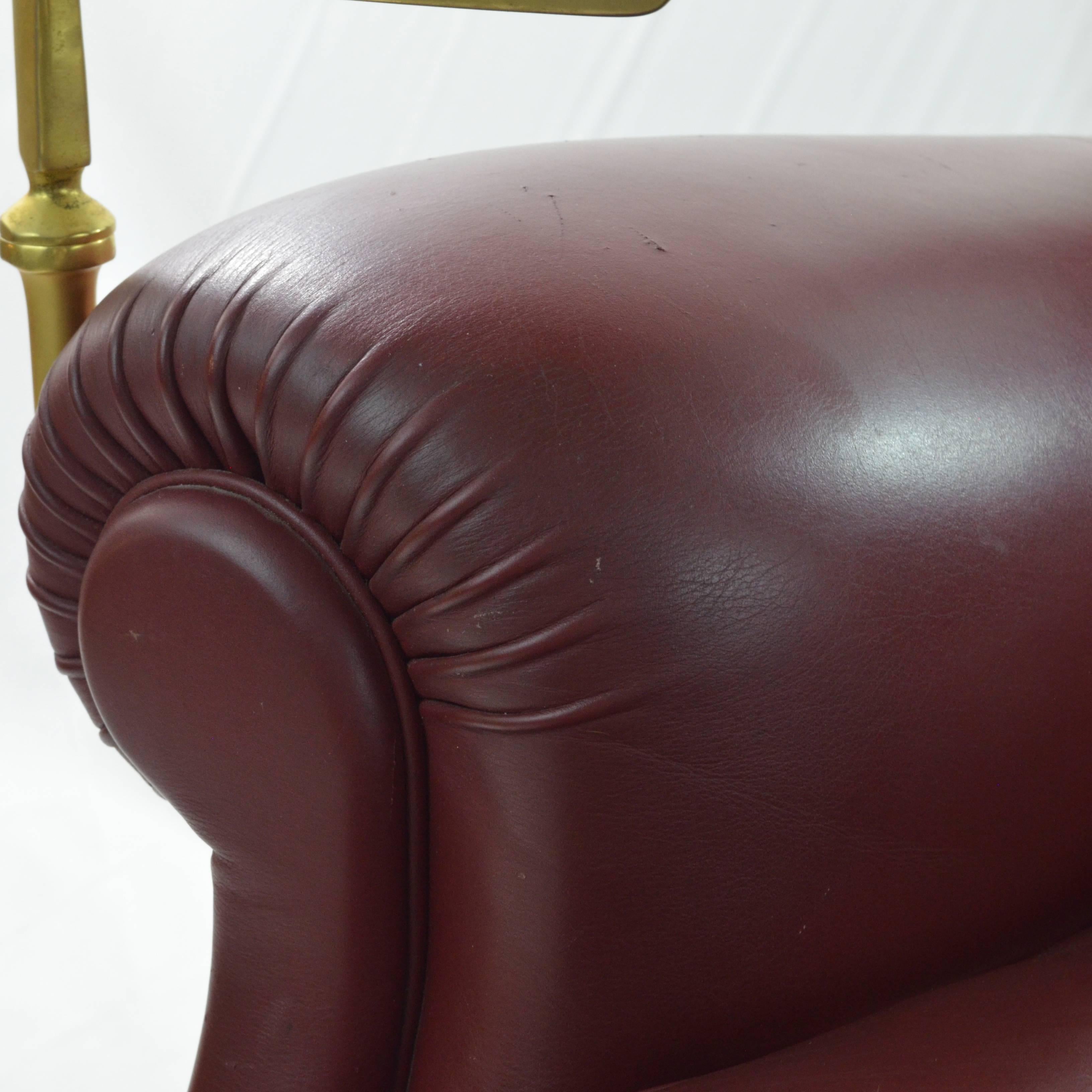 Poltrona Frau originale Model No. 1919 con posacenere e relativo pouf 3