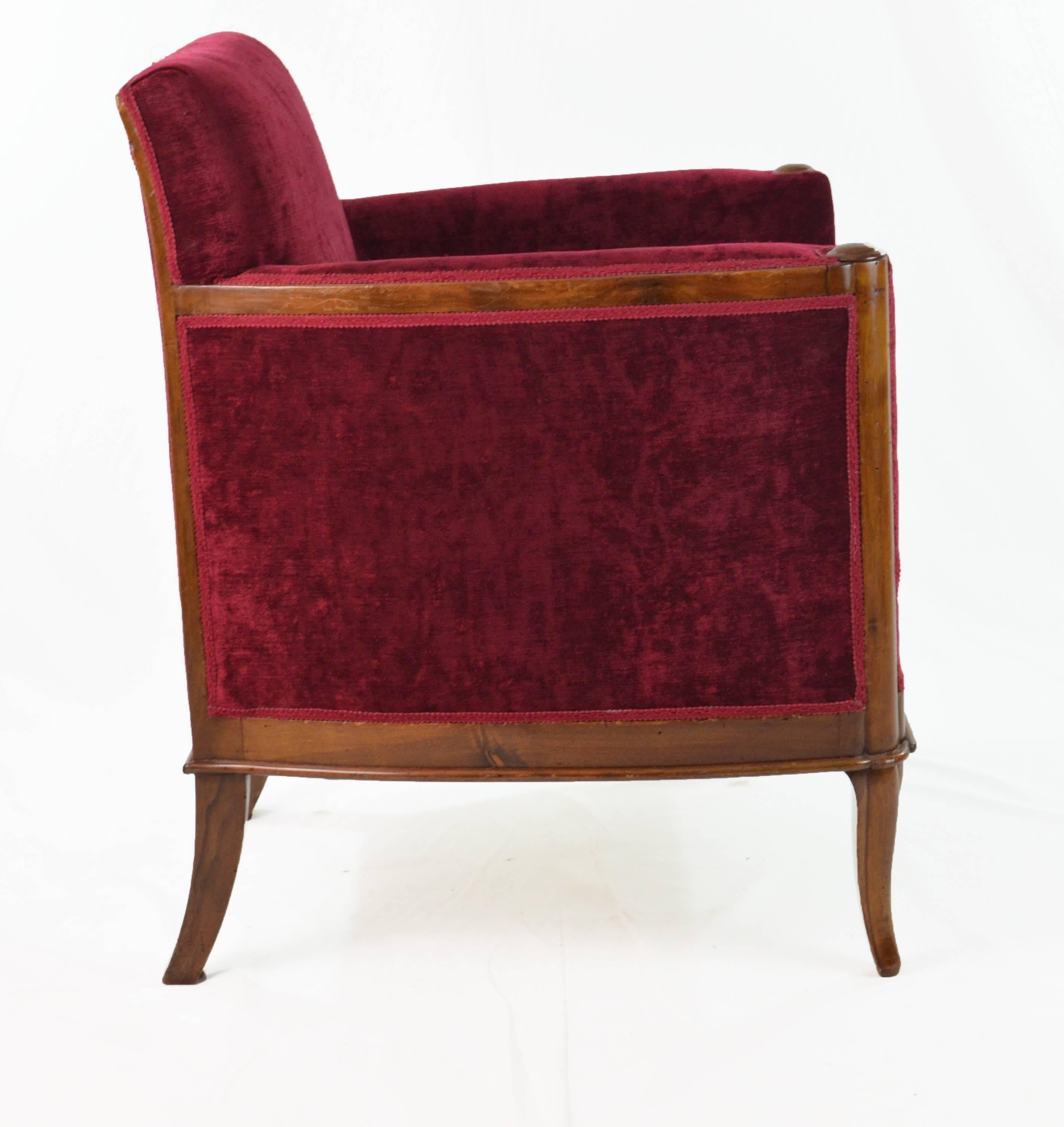 Art Deco armchairs covered in velvet and walnut wood structure.
From Italy, from Art Deco, Period 1930.
To have a (fast and out of interest) shipment quotation, we just need the destination zip code.
To have a video about this object just ask.