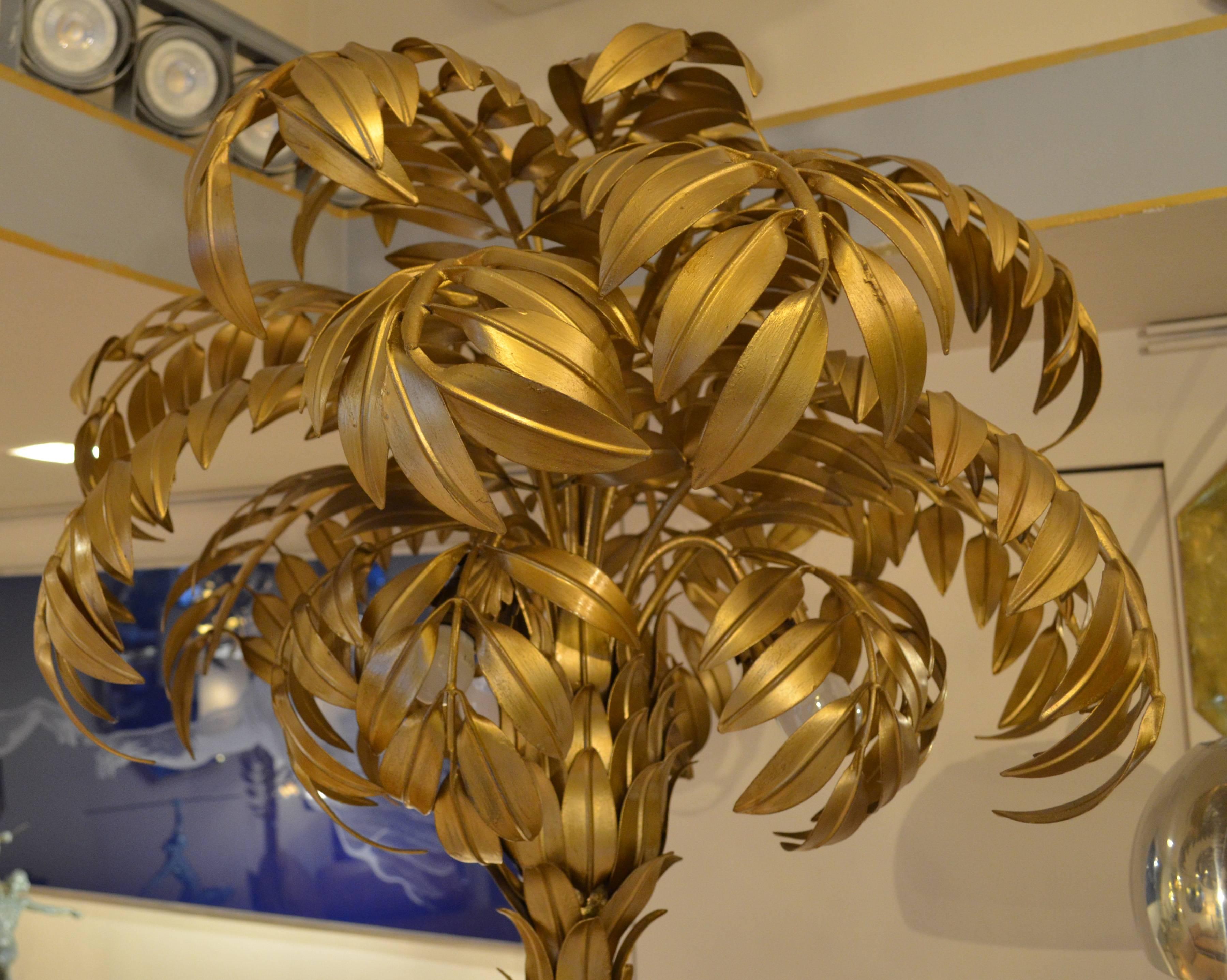 Huge and famous palm tree by Hans Kögl. This design icon comes from Germany and it is made out of golden metal. Its conditions are excellent coherent with prior use and age. It features three light hidden by the metal leaves. It is high 220 cm, with