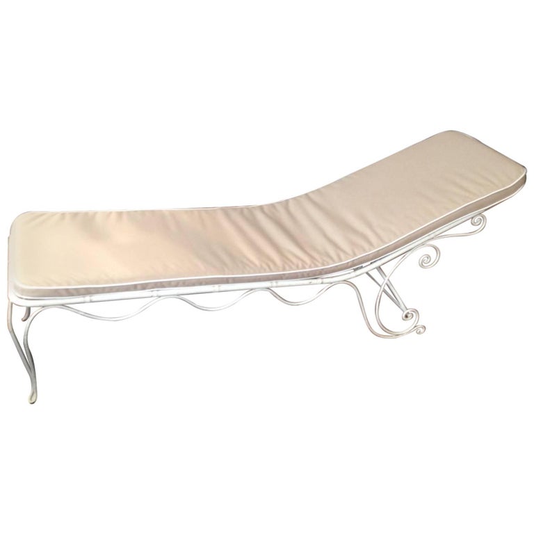 1960s Italian Outdoor White Iron Daybed And Beige Waterproof Cover 1960s Italian Outdoor White Iron Daybed And Beige Waterproof Cover For