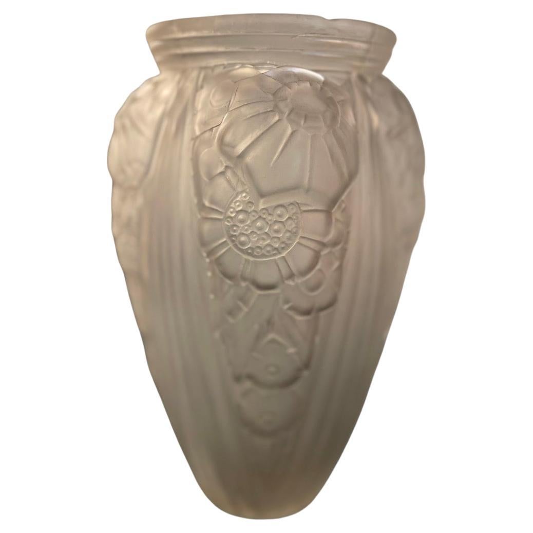 Vasi in vetro artistico rosso e bianco opalino Art Deco degli anni 
40 in vendita