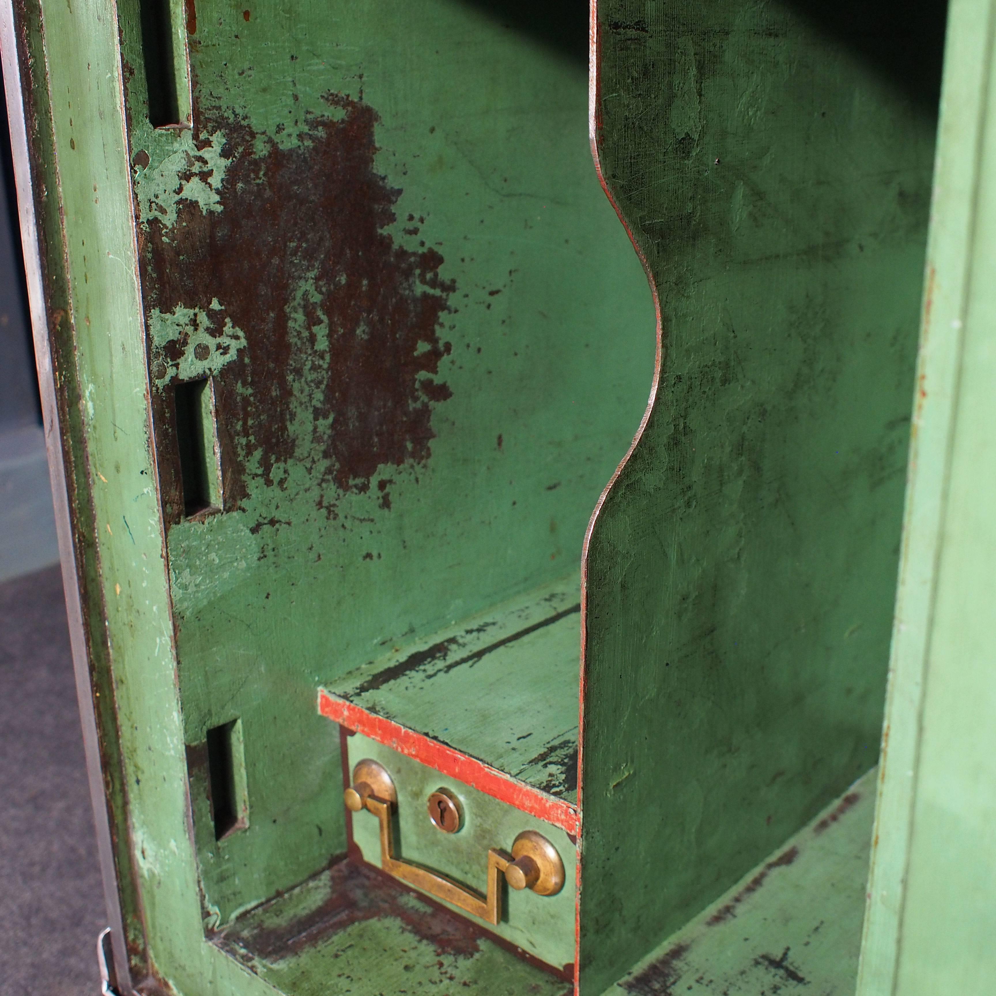 Fire-Proof Safe with Original Key Set on Bespoke Steel Trolley, 1800s In Good Condition In Chester, Flintshire