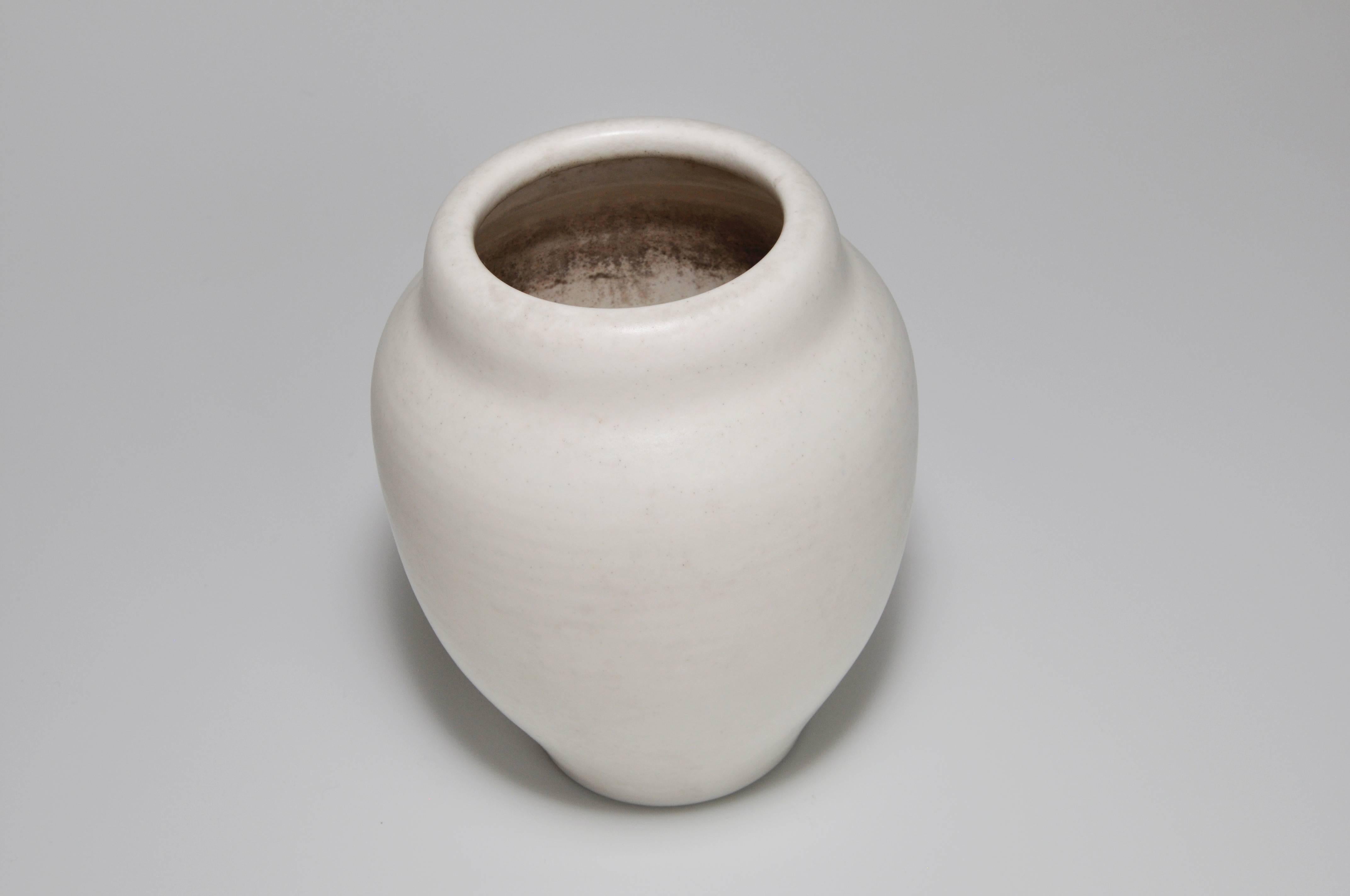 English Rare Art Deco Pilkingtons Royal Lancastrian White Ceramic Pot Vase For Sale