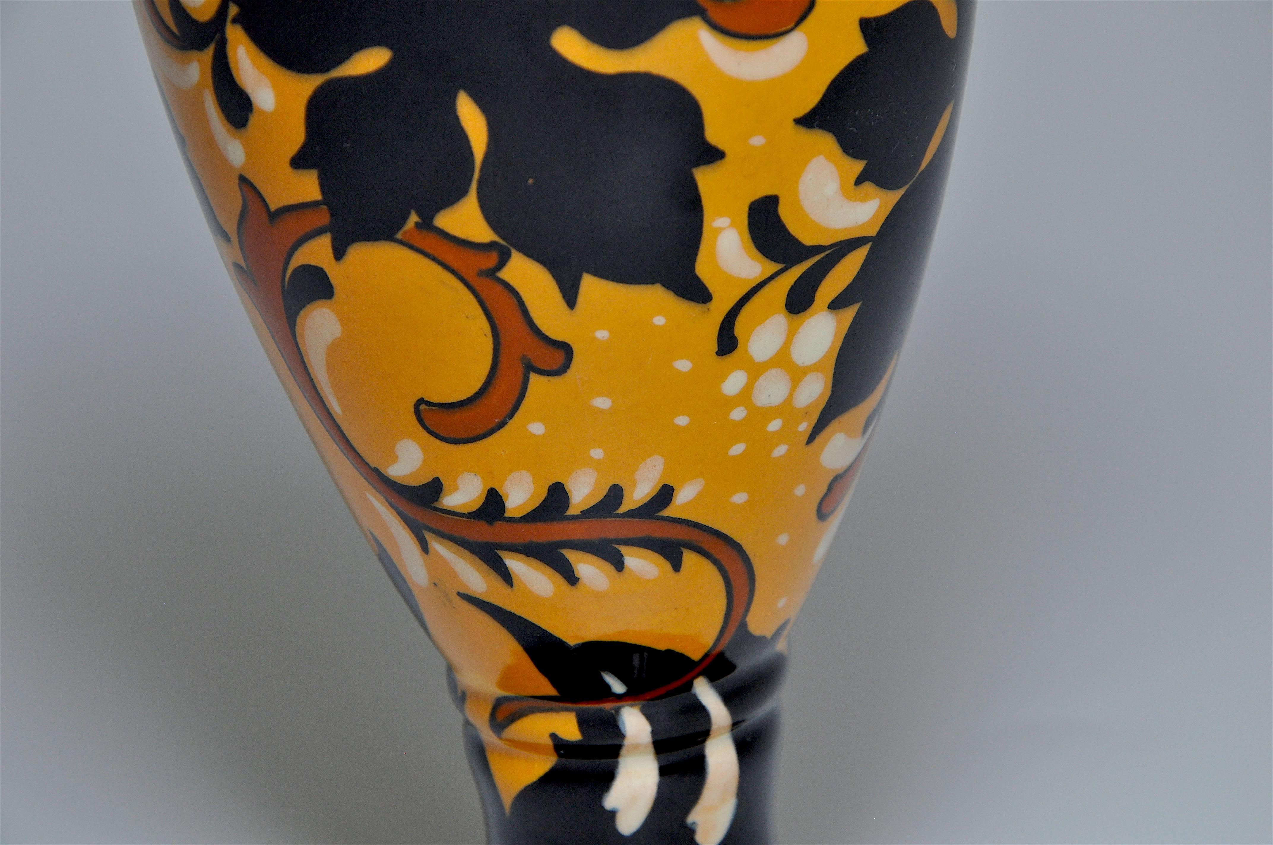 Yellow and Black Floral Dutch Gouda Art Nouveau Regina Pottery Ceramic Pot Vase For Sale 1