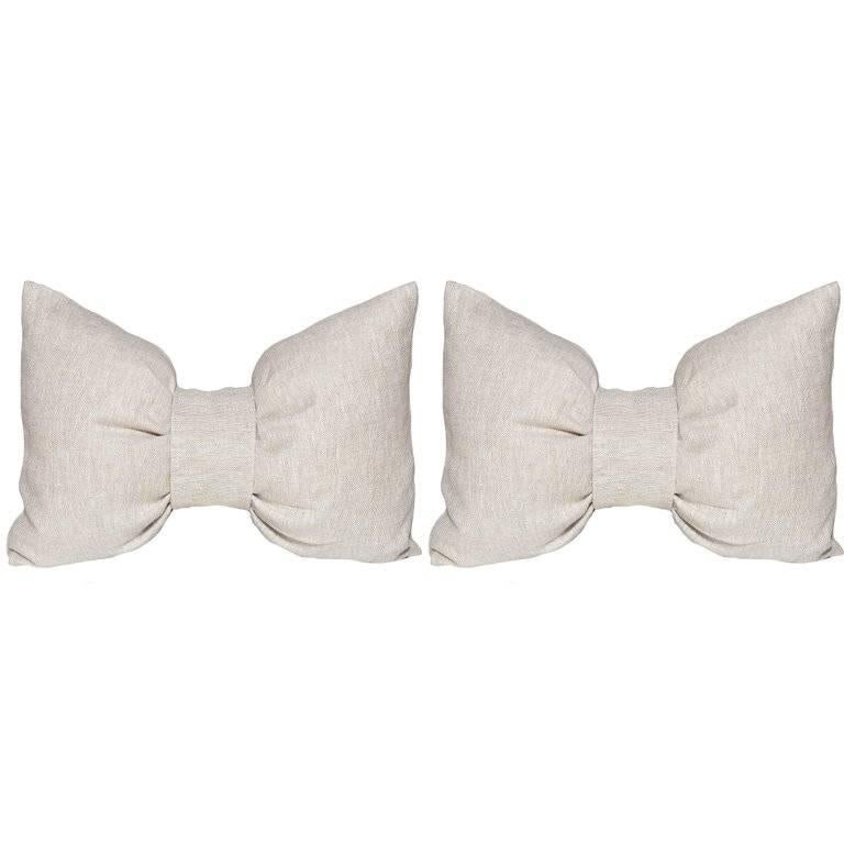 Pair of Large Designer Bow Pillows in Vintage Irish Linen Natural Oatmeal For Sale