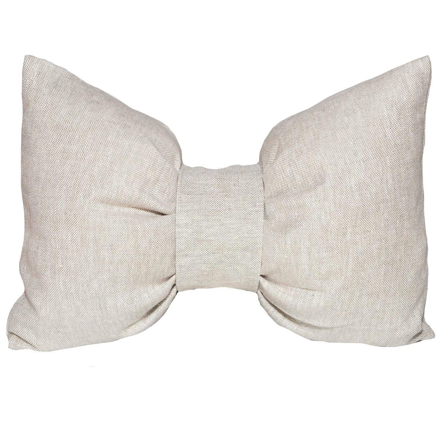 Northern Irish Pair of Large Designer Bow Pillows in Vintage Irish Linen Natural Oatmeal For Sale