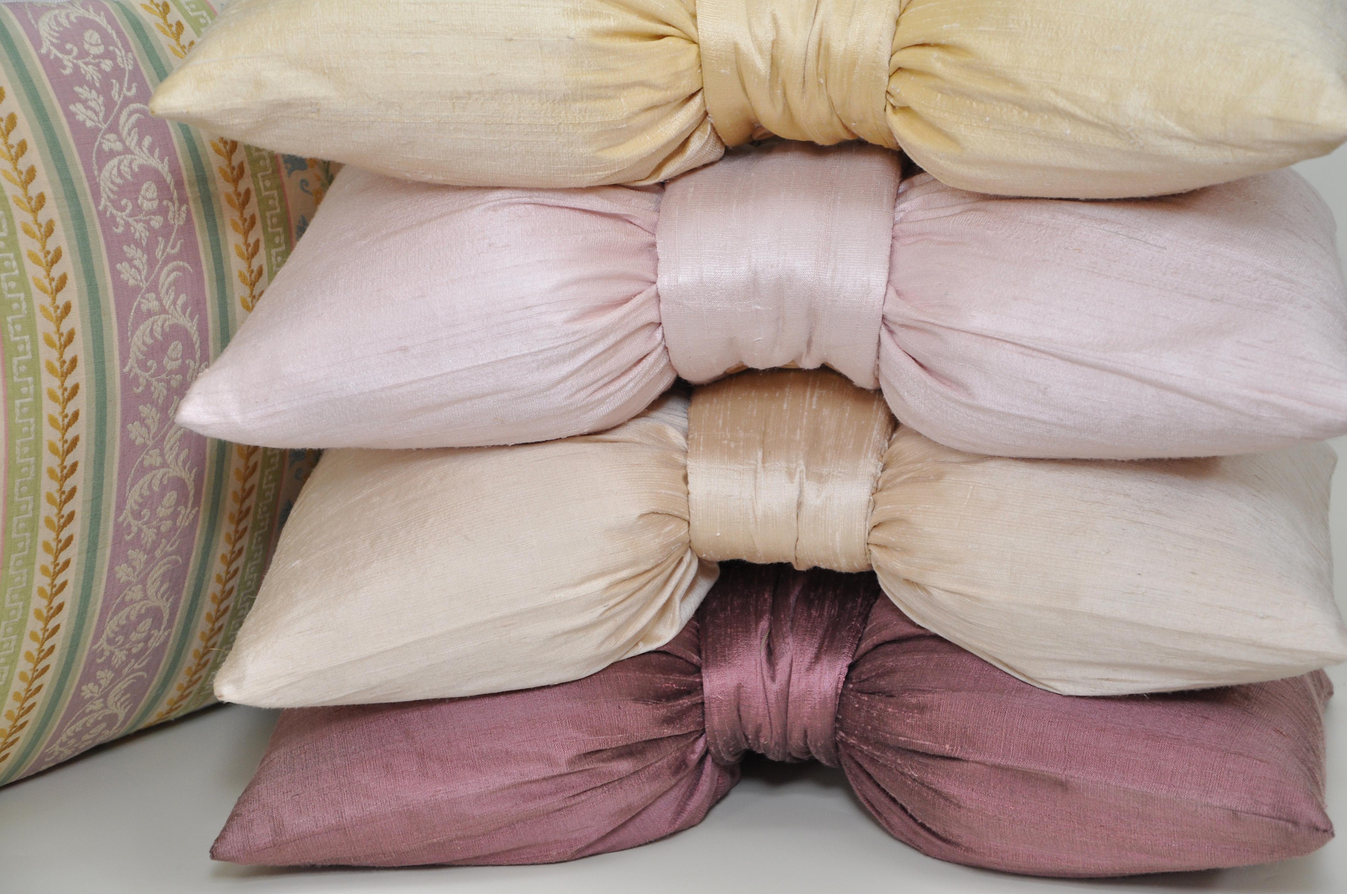 French Antique Light Ballet Pink Silk Bow Cushion Pillow In Good Condition For Sale In Great Britain, Northern Ireland