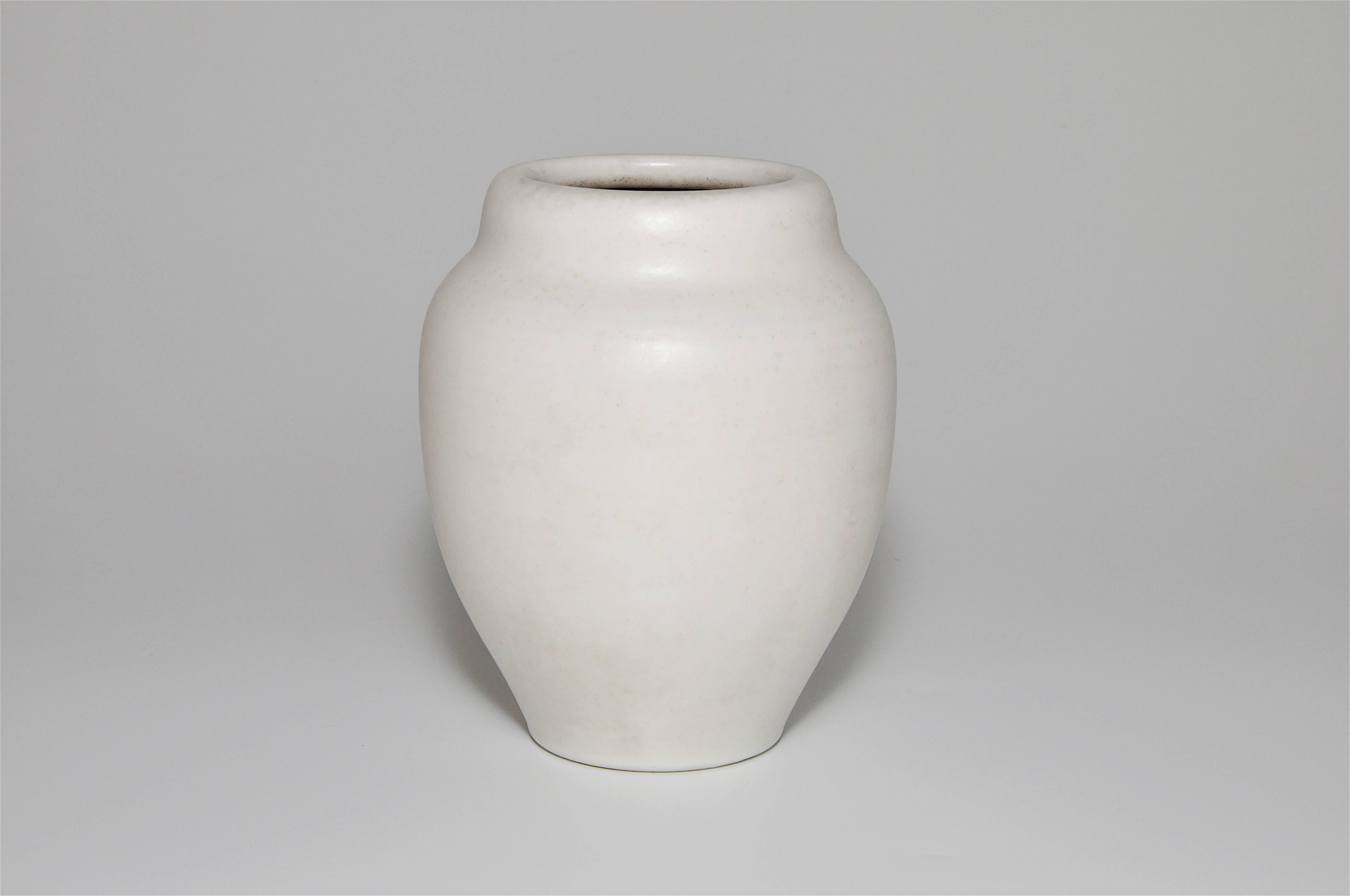 A beautiful piece of English art pottery in a delicate ivory white matt eggshell finish with a faint speckle in the upper regions. With clean lines and a soft voluptuous lip, this is a classic piece of Art Deco. The color makes it a very unusual