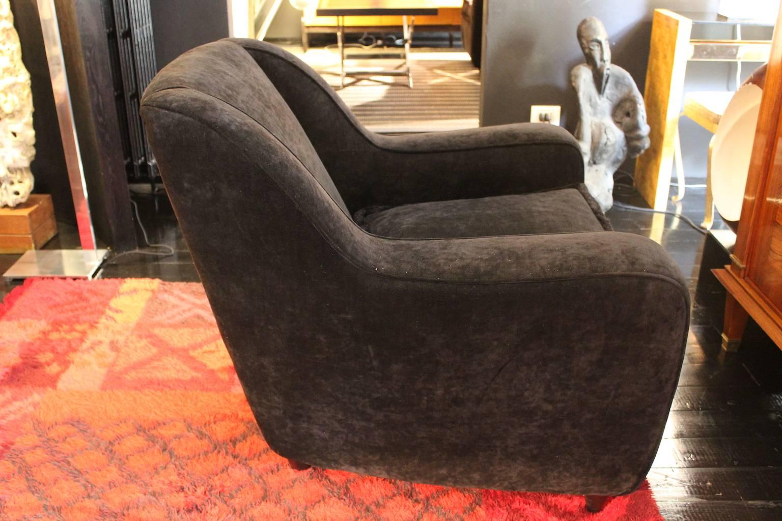 Italian Pair of Beautiful 1960s Armchairs in Black Cotton Velvet For Sale