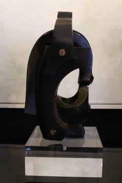 1970 Scultura in bronzo di ispirazione etnica "Maschera" Base in plexiglass di colore scuro