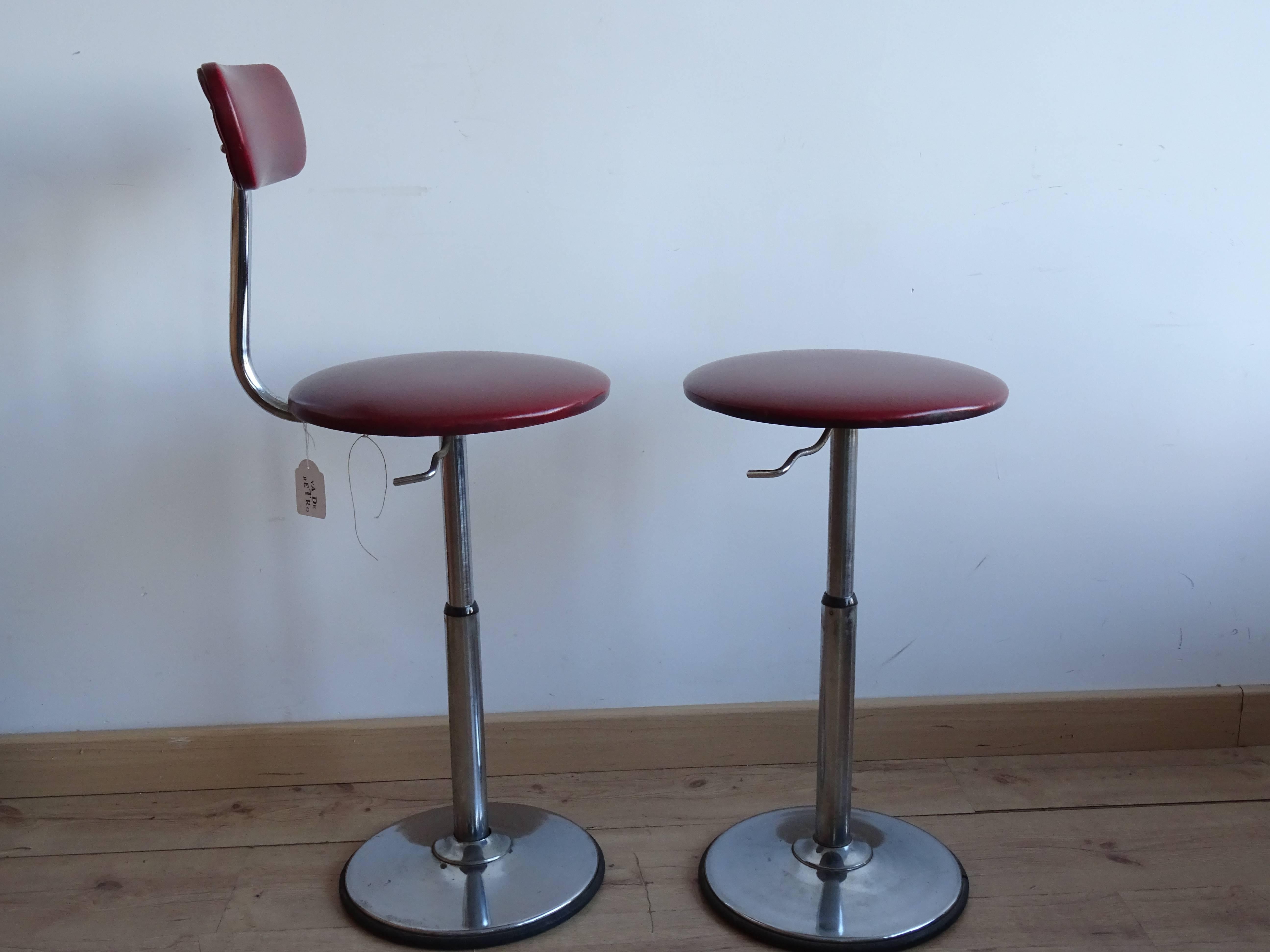 Two bar stools manufactured in France in the 1960s. The bases are made from chrome metal with skai red leather upholstery. Their heights are also adjustable from 39cm to 60cm. The set is in a very good vintage condition, with some rust marks around