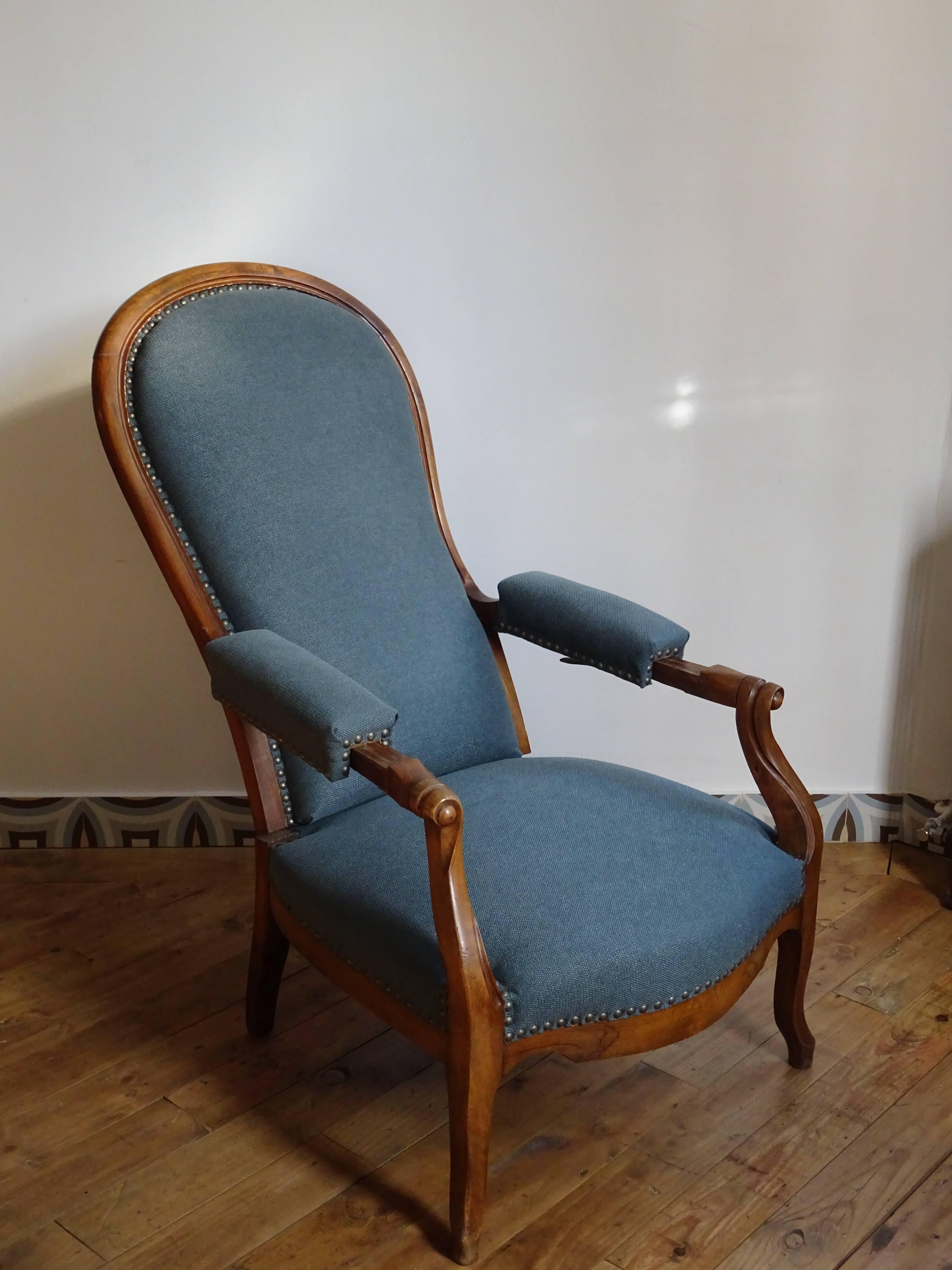 Early Century, French Reclining Walnut Voltaire Chair For Sale 2