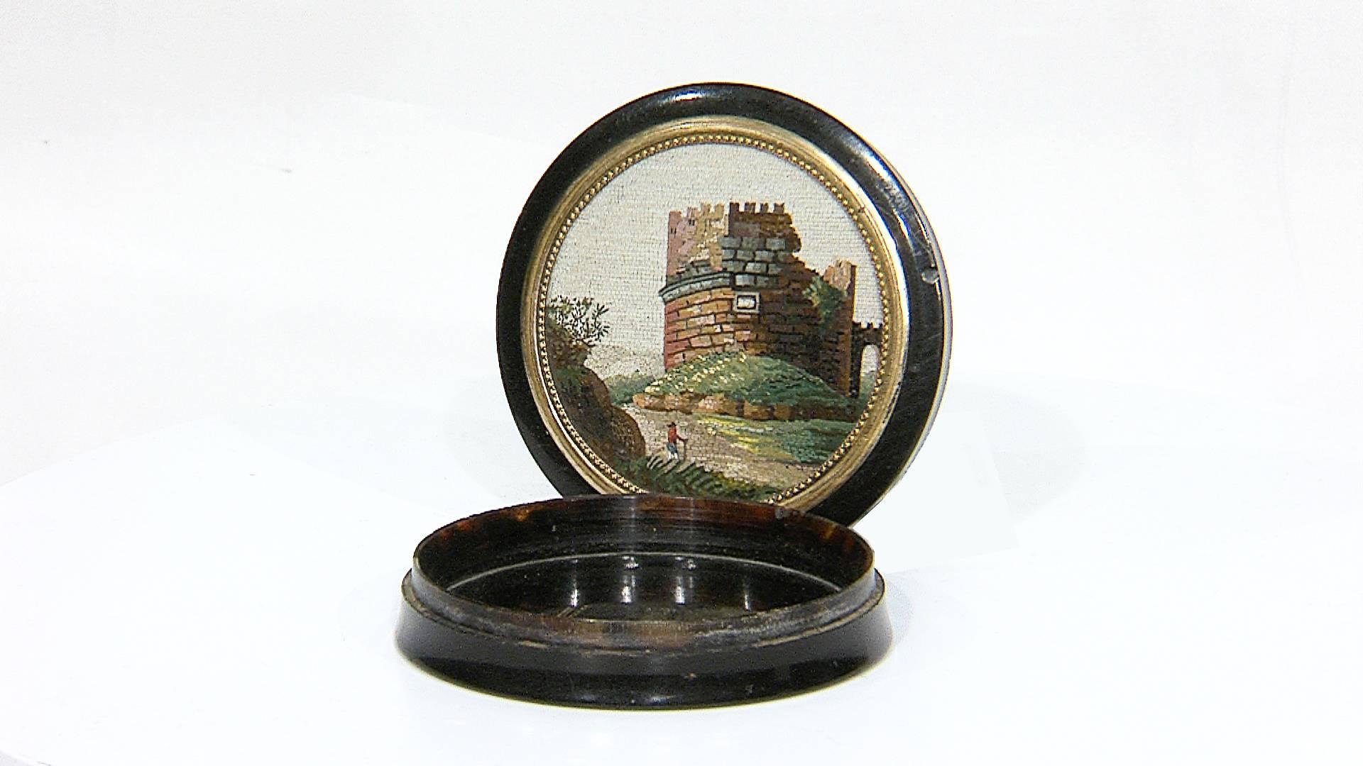 Tortoise Shell Box with Gold Ferrule and Micromosaic, 18th Century In Good Condition For Sale In Rome, IT