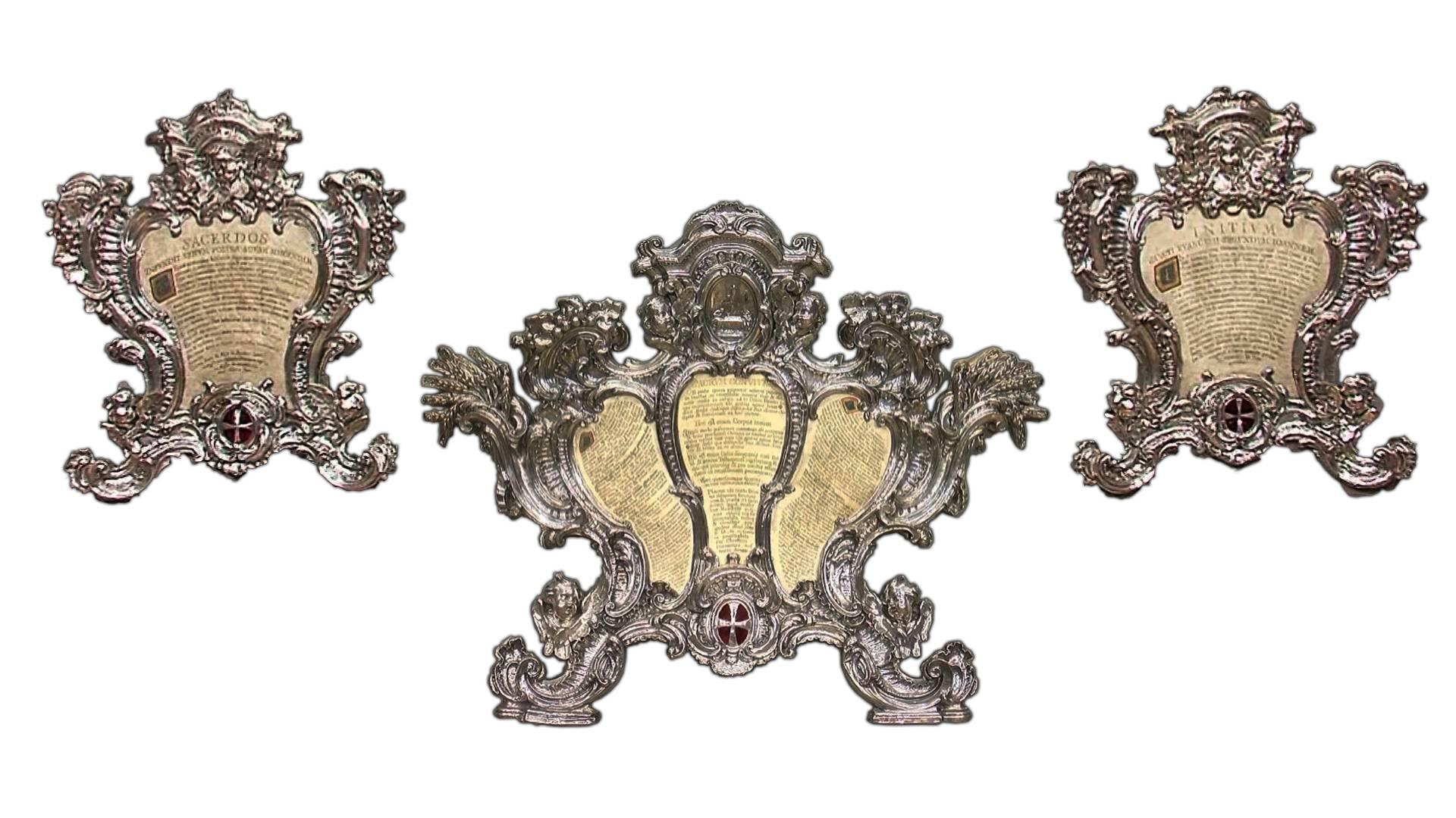 Extremely rare set of silver cartagloria (three pieces) by Roman master jeweller Luigi Valadier.
Rome, circa 1760.

Centrepiece: 94 x 76cm.
Side pieces: 55 x 60 cm each.

A cartagloria (pl. carteglorie) is a liturgical object used in the