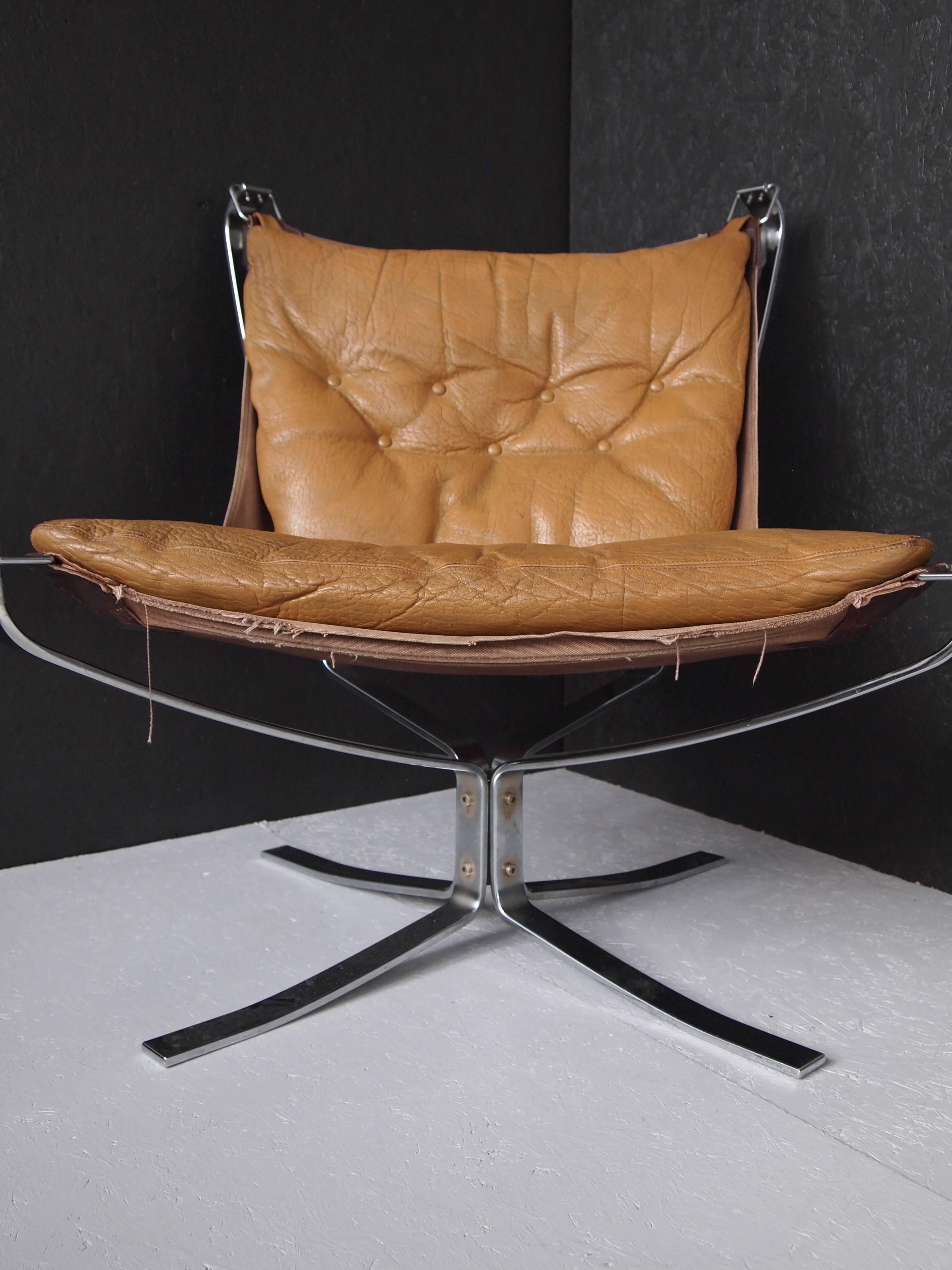 Beautiful and unique Falcon chair with the right details, steel and tan leather makes all the difference.