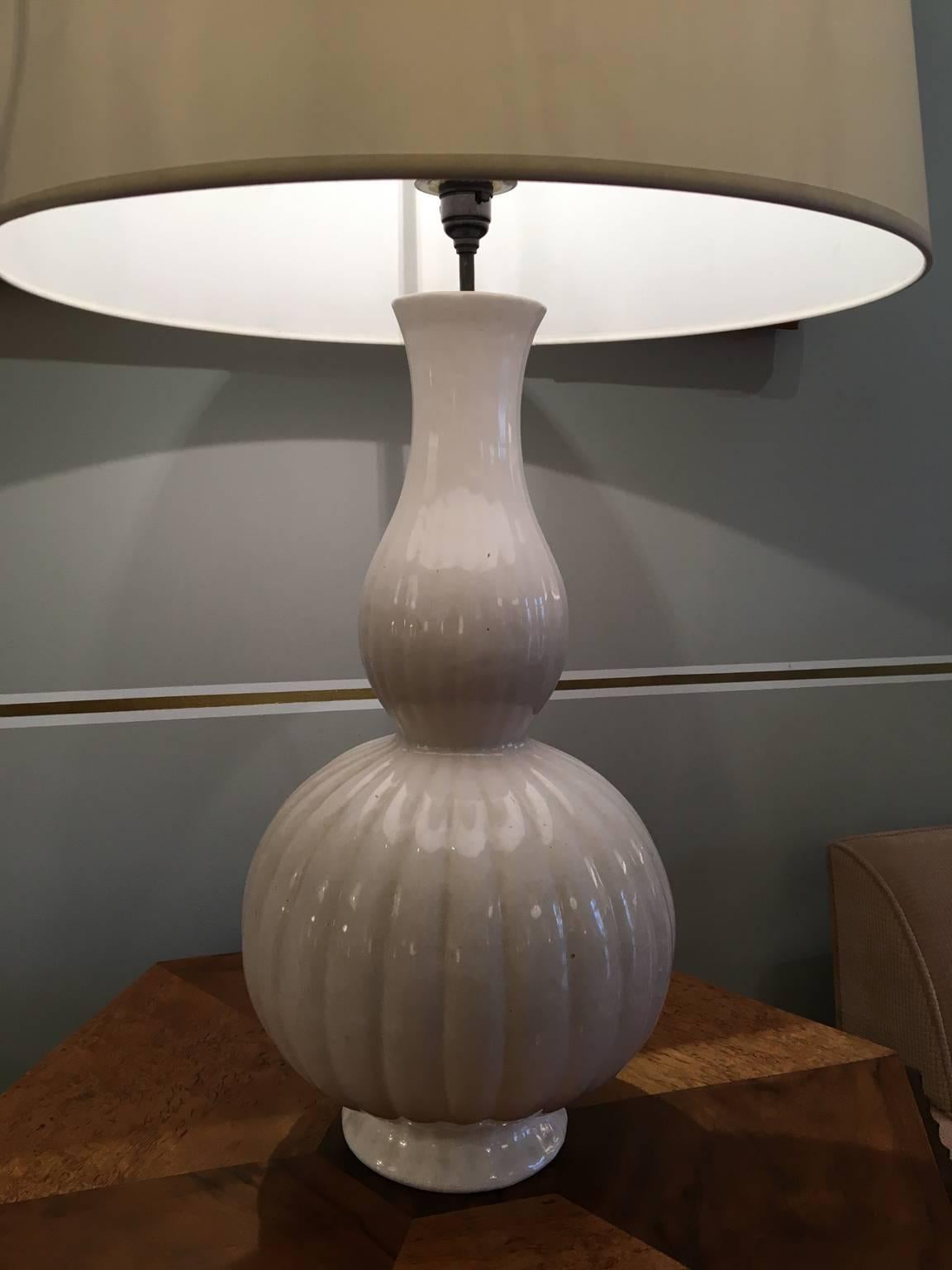 20th Century Large French 1970s White Ceramic Table Lamp
