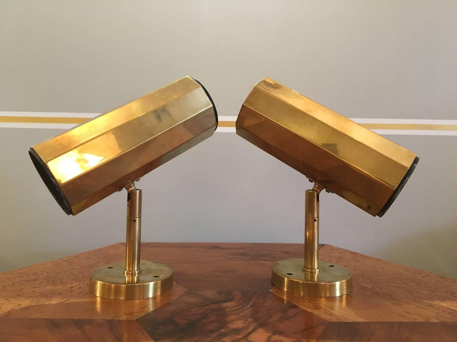 A pair of brass wall lights by Koch and Lowy OMI
Can be either wall or ceiling mounted
USA, circa 1970.
