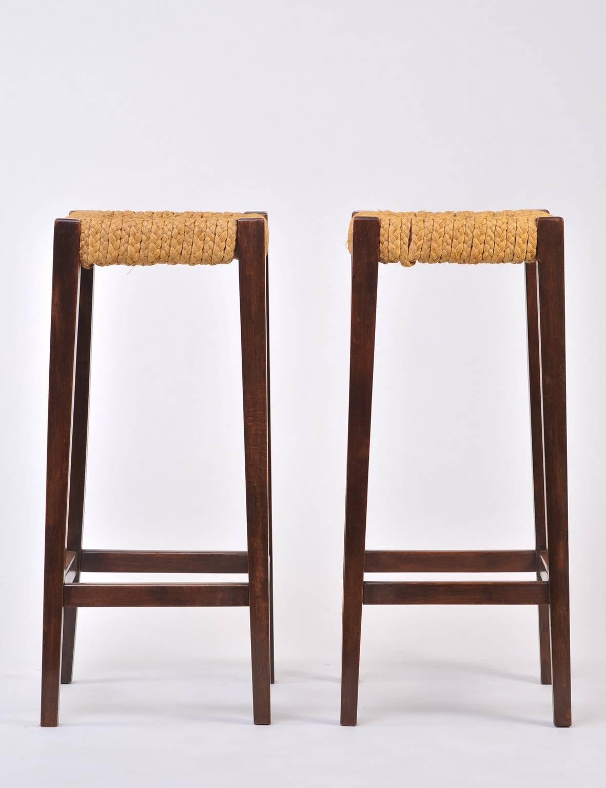 A pair woven abaca and beechwood bar stools by Audoux-Minet, (Adrien Audoux and Frida Minnet)
France, circa 1950.

History:
Union des Artistes Modernes (UAM) was established in 1929 by a group of Modernist designers including, among others,