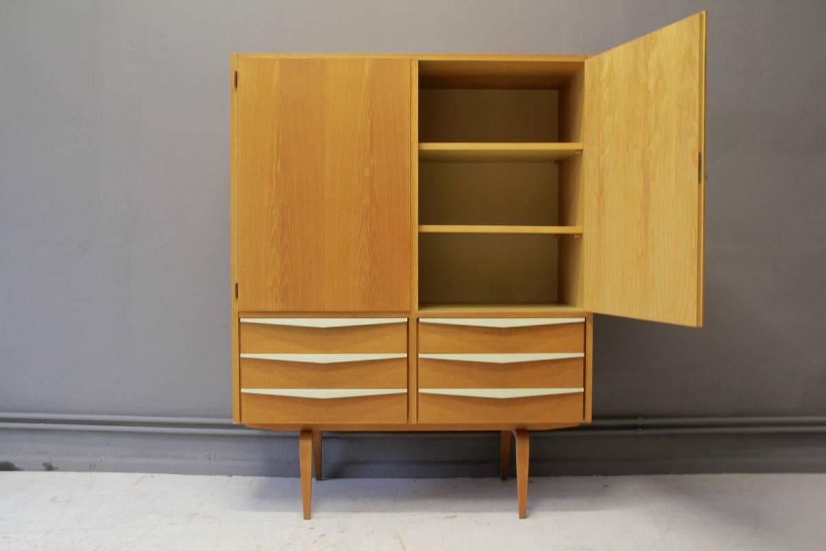 This linen cupboard or bookcase, model 