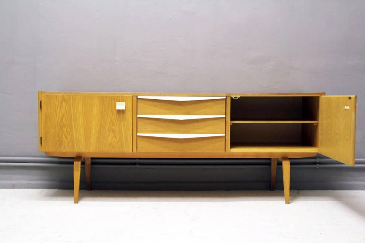 This sideboard, model 