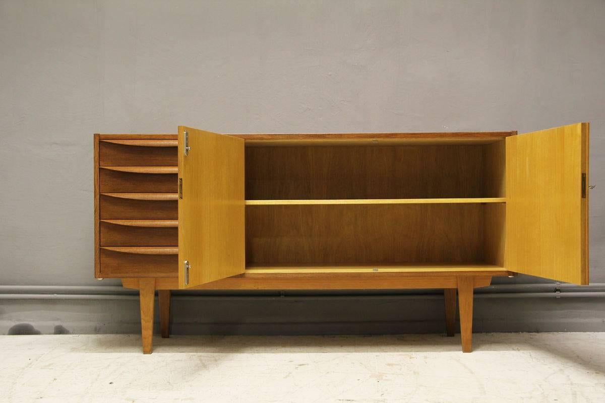 This Mid-Century Modern sideboard, model 