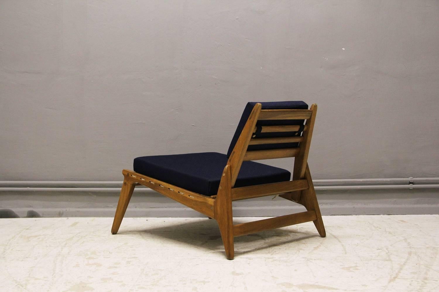 Rare Mid-Century Hunting Chair with Ottoman in Oak and Textile, Germany, 1950s In Excellent Condition For Sale In Berlin, DE