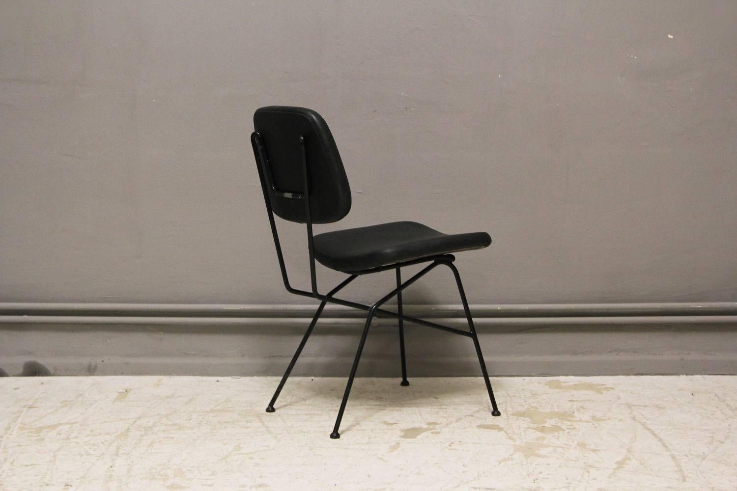 This Italian side chair model 