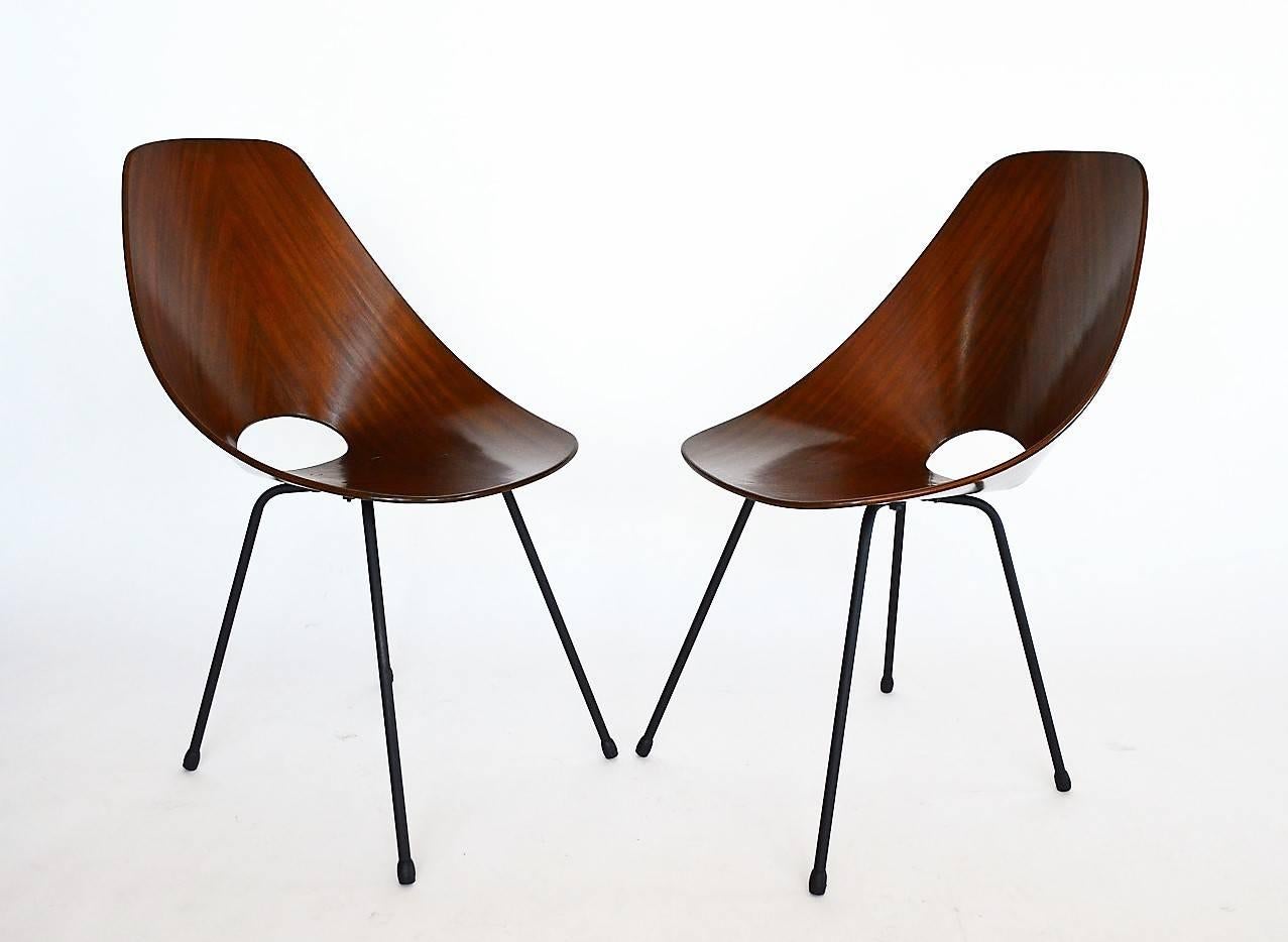 Beautiful set of two iconic mahogany veneer satinated shiny Medea chairs designed from Vittorio Nobili for Fratelli Tagliabue, who was the winner of the Compasso D'oro at the Industrial Design biennale in Milan the following year.
Both chairs have