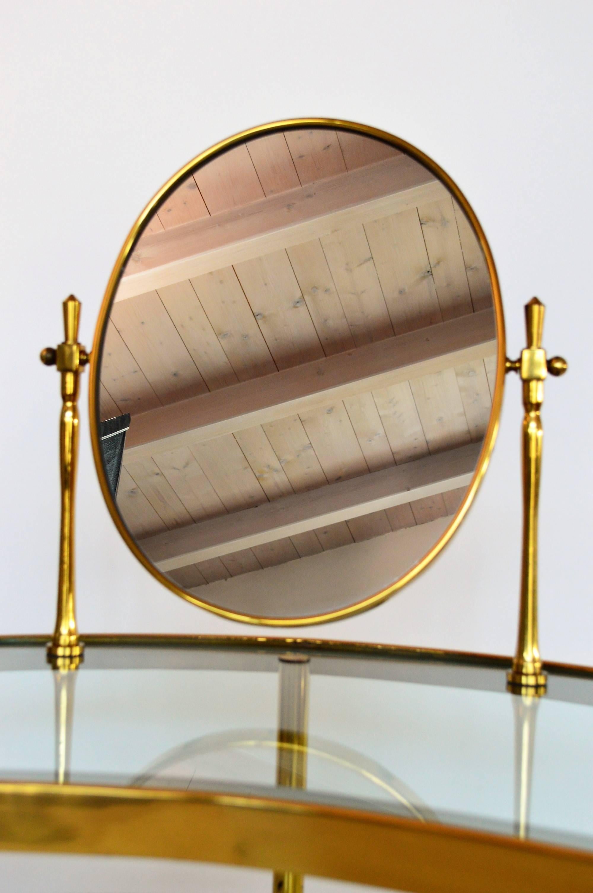 Italian Dressing Vanity Table and Chair of Brass and Glass, Illuminated, 1950s In Excellent Condition In Morazzone, Varese