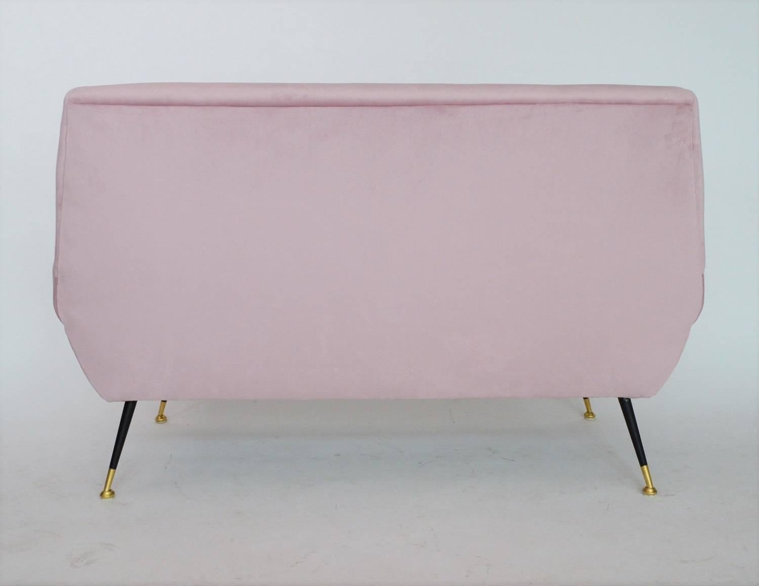 Mid-20th Century Italian Midcentury Sofa in Rose Velvet by Gigi Radice for Minotti, 1950s