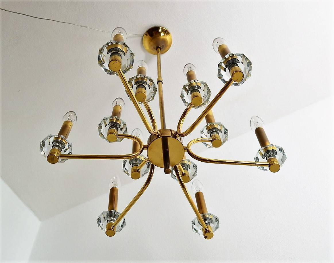 Hollywood Regency Brass and Glass Chandelier with Twelve Lights, 1960s In Excellent Condition In Morazzone, Varese
