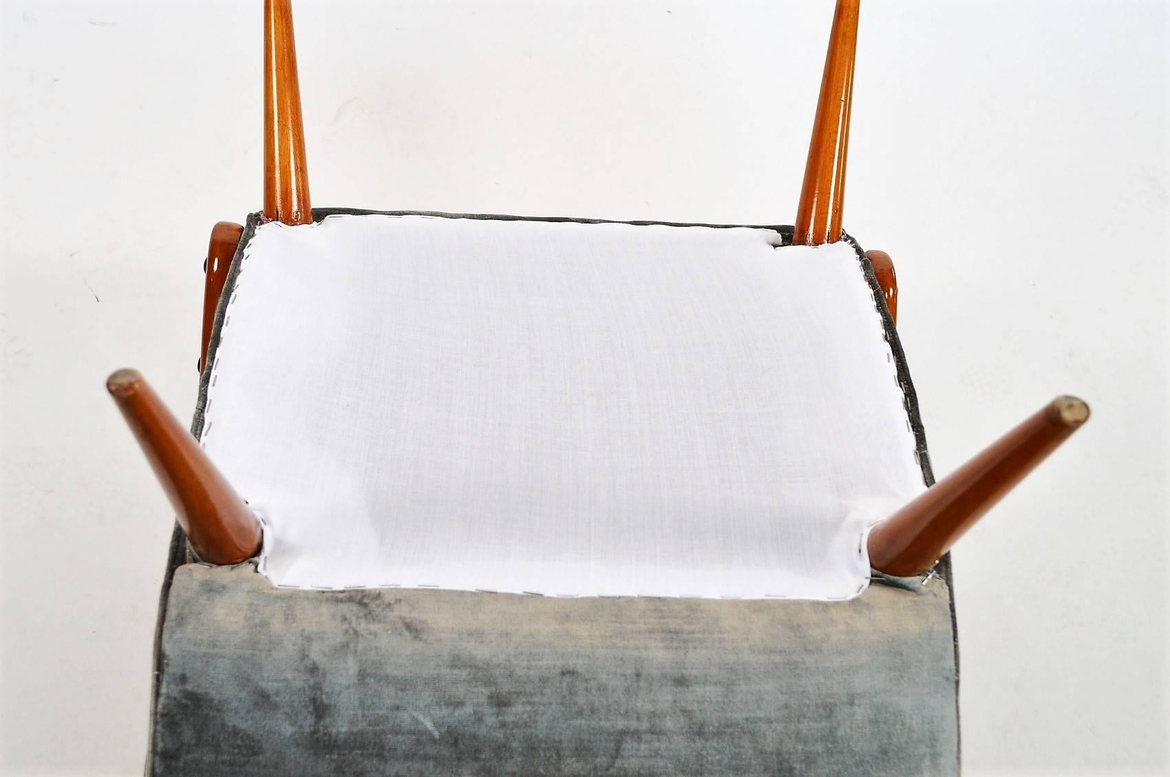 Italian Midcentury Beech and Silver-Grey Velvet Armchair Reupholstered, 1950s 4