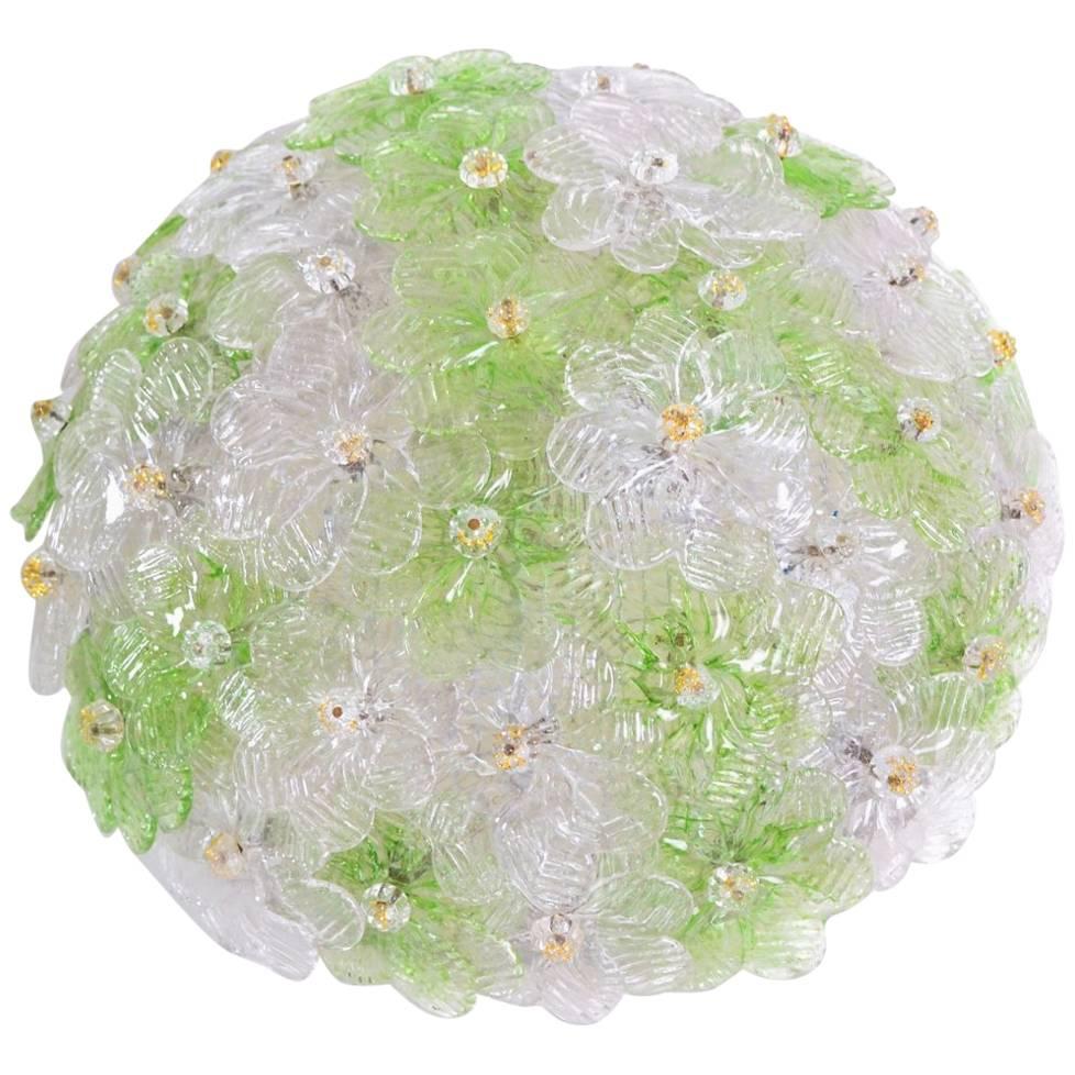 Barovier/ Murano is well known worldwide for its high quality of materials and beauty of the colors.
These are four beautiful and elegant, original ceiling lamps/ flush mount or sconces of green and transparent handmade flower baskets with golden
