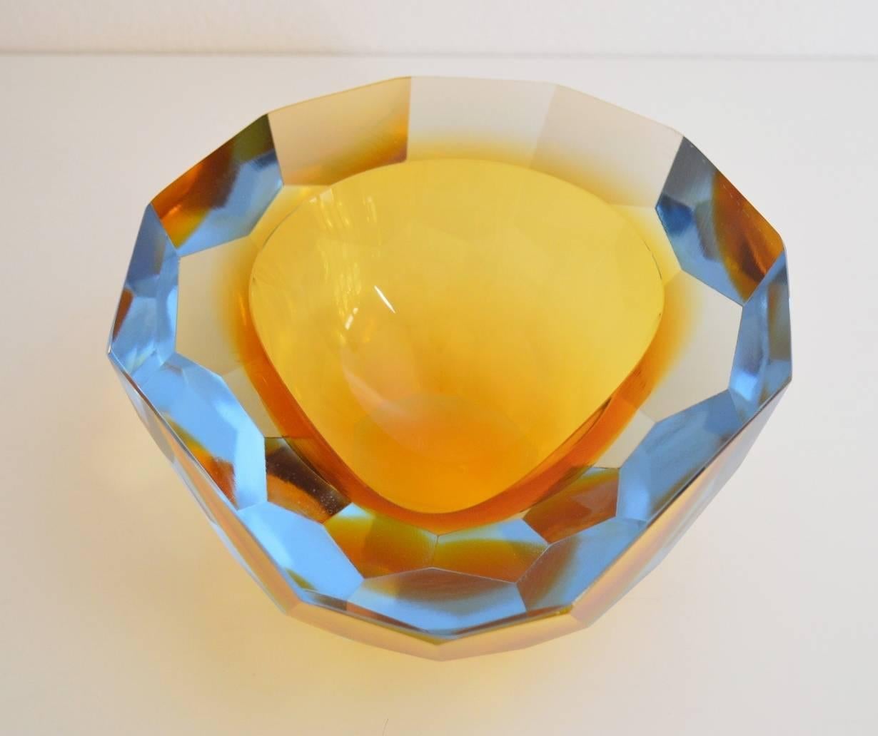 Mid-Century Modern Murano Crystal Glass Sommerso Ashtray in two colors, 1950, Italy