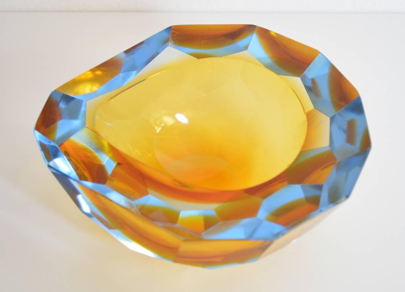 Hand-Crafted Murano Crystal Glass Sommerso Ashtray in two colors, 1950, Italy