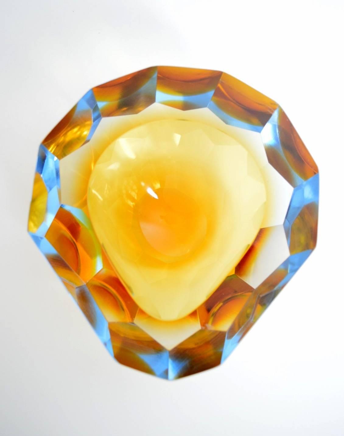 Posacenere in vetro di Murano Glass Sommerso a due colori di Seguso, 1950, Italia In condizioni buone in vendita a Morazzone, Varese