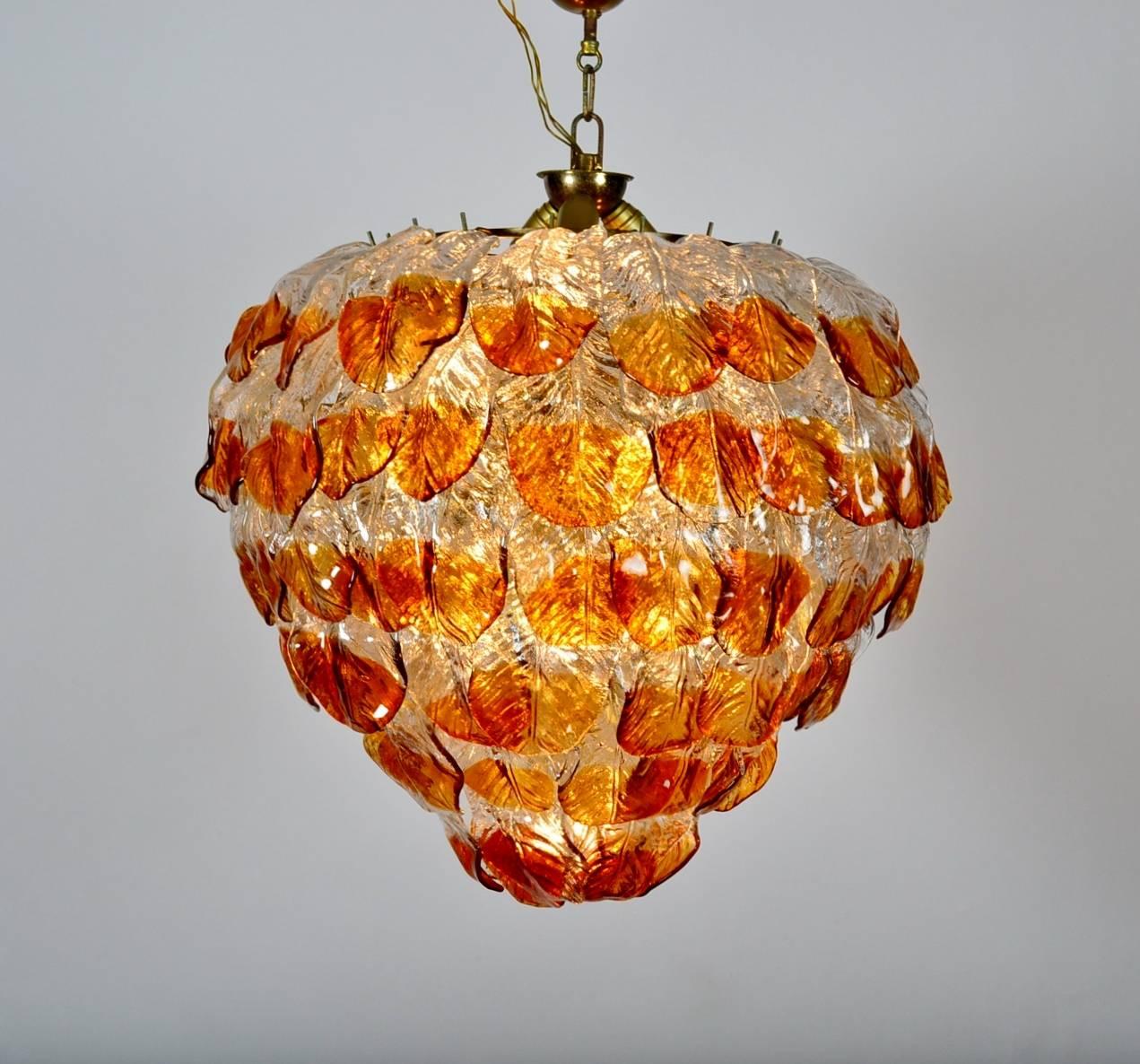 Italian Midcentury Murano Extra Large Chandelier with 99 Crystal Glass Leafs In Good Condition In Morazzone, Varese